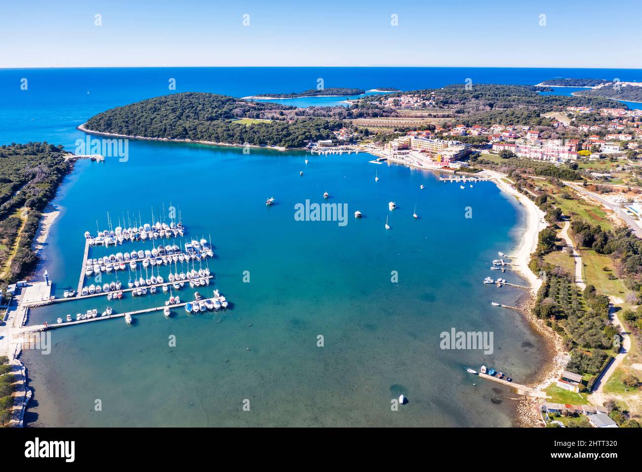 Una vista aerea del porto di Volme e Banjole, Istria, Croazia Foto Stock