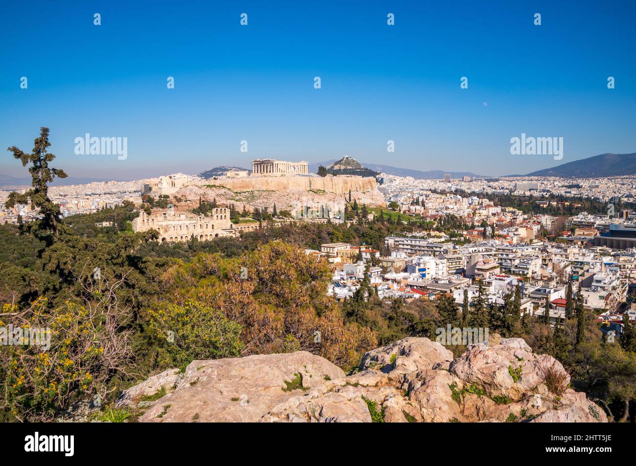 L'Acropoli di Atene, Grecia, dalla vicina collina di Muse Foto Stock