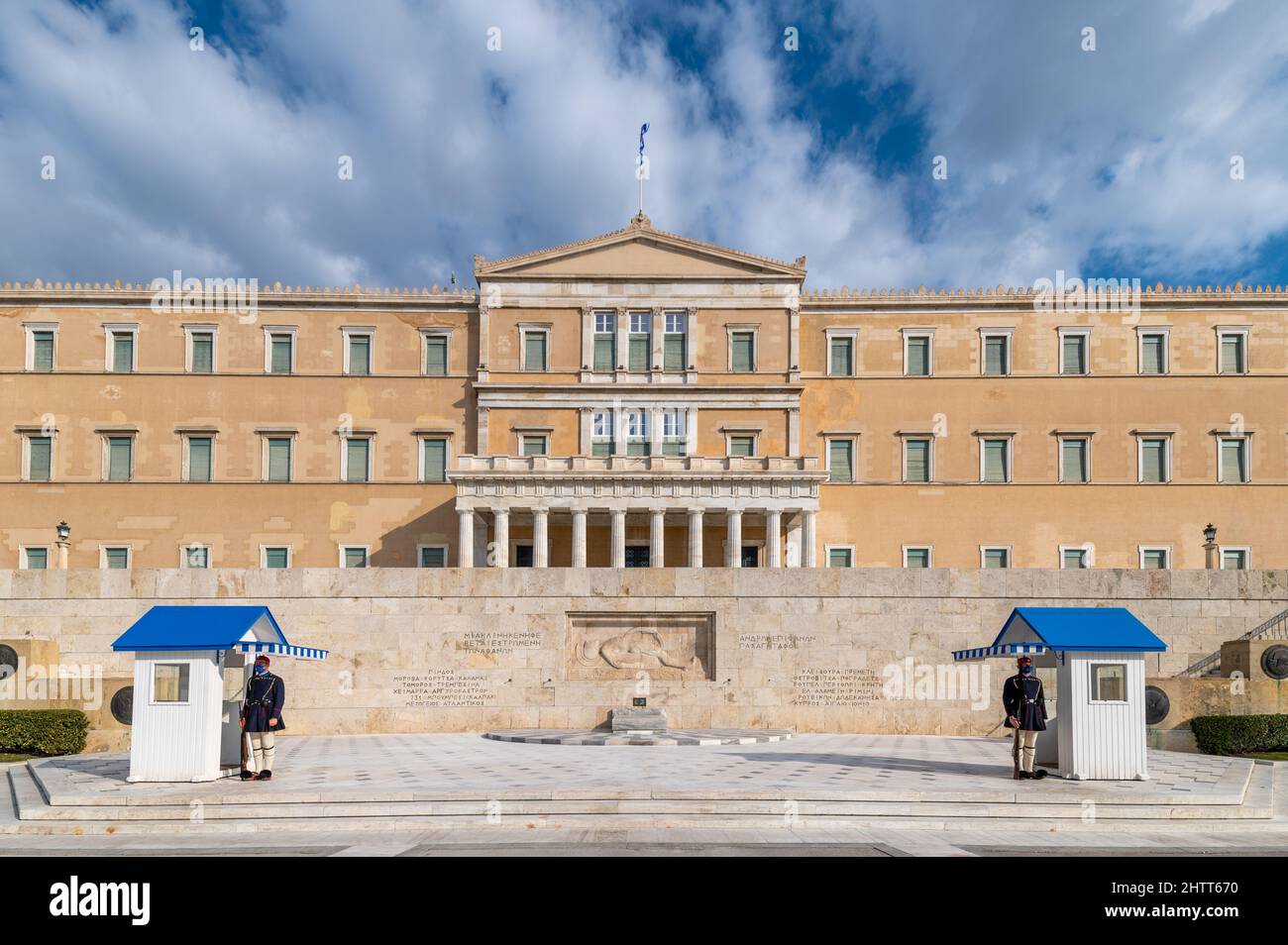 il parlamento greco e il monumento della lega ignota ad Atene, Grecia Foto Stock