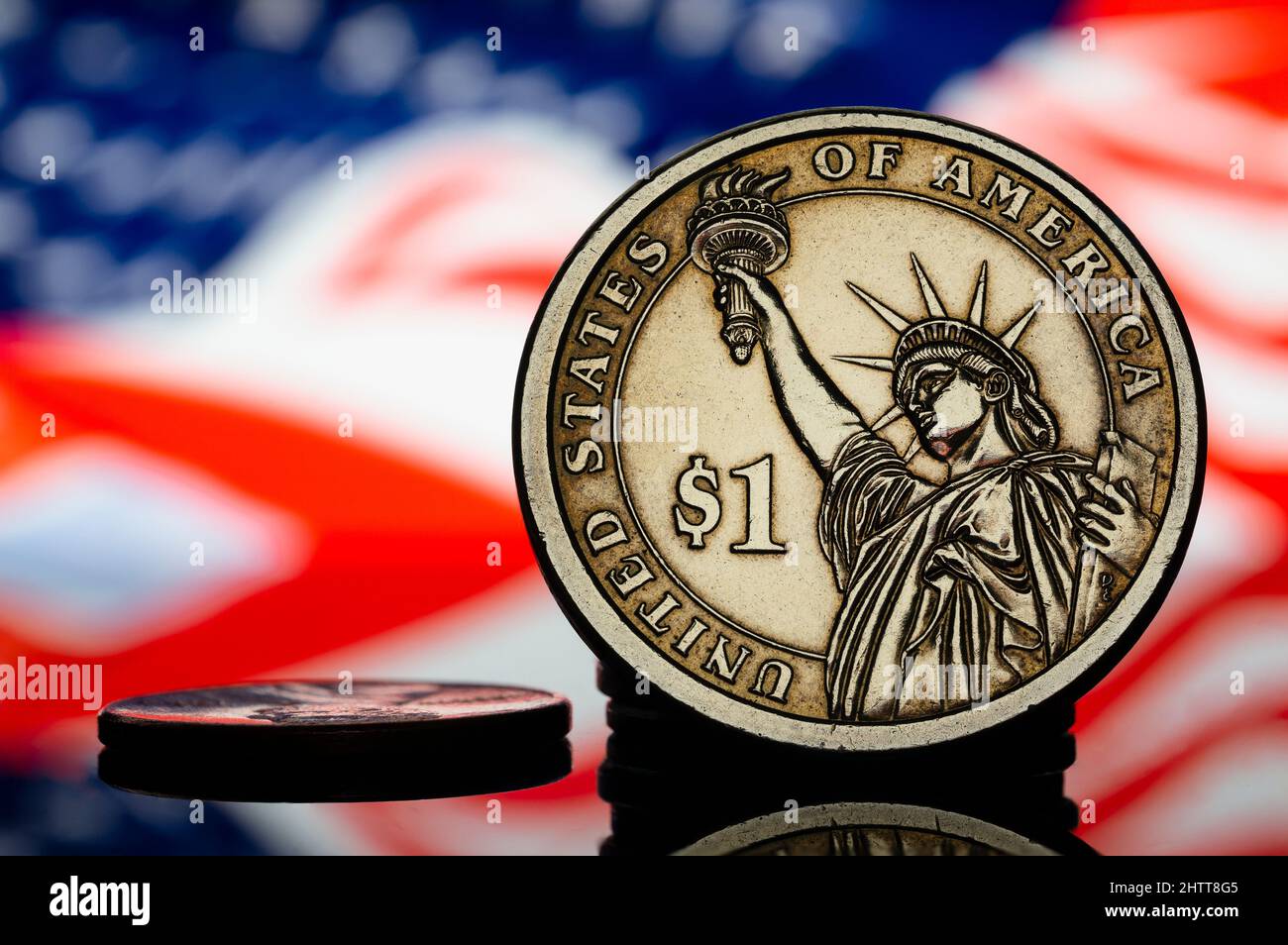 Un dollaro US Coin Stelle e strisce American Flag sfondo Foto Stock