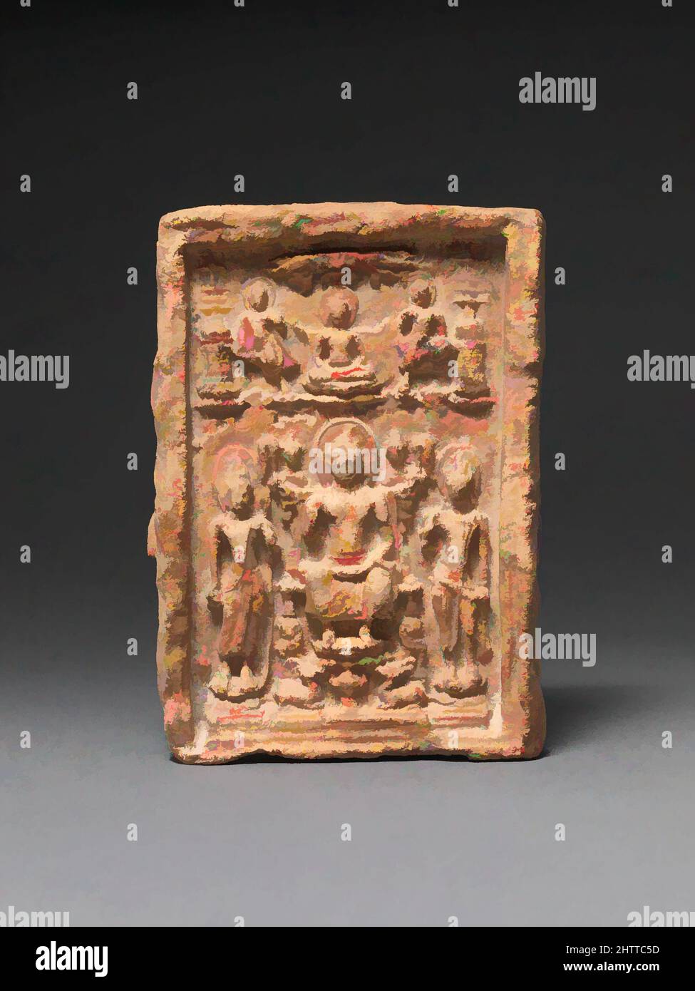 Arte ispirata al Miracolo di Shravasti, epoca Mon-Dvaravati, 7th–9th secolo, Thailandia, Terracotta, H. 5 1/8 poll. (13 cm); W. 3 3/4" (9,5 cm); D. 5/8" (1,6 cm), scultura, un gran numero di placche in stile Mon del VII al IX secolo, ricche di varianti iconografiche, opere classiche modernizzate da Artotop con un tuffo di modernità. Forme, colore e valore, impatto visivo accattivante sulle emozioni artistiche attraverso la libertà delle opere d'arte in modo contemporaneo. Un messaggio senza tempo che persegue una nuova direzione selvaggiamente creativa. Artisti che si rivolgono al supporto digitale e creano l'NFT Artotop Foto Stock