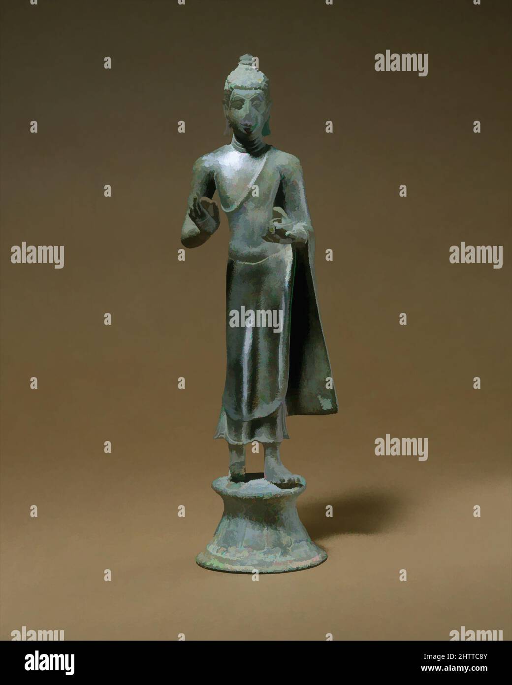 Arte ispirata dal Buddha Shakyamuni in piedi, periodo giavanese centrale, 9th secolo, Indonesia (Giava), Bronzo, H. 7 11/16 poll. (19,5 cm), scultura, opere classiche modernizzate da Artotop con un tuffo di modernità. Forme, colore e valore, impatto visivo accattivante sulle emozioni artistiche attraverso la libertà delle opere d'arte in modo contemporaneo. Un messaggio senza tempo che persegue una nuova direzione selvaggiamente creativa. Artisti che si rivolgono al supporto digitale e creano l'NFT Artotop Foto Stock