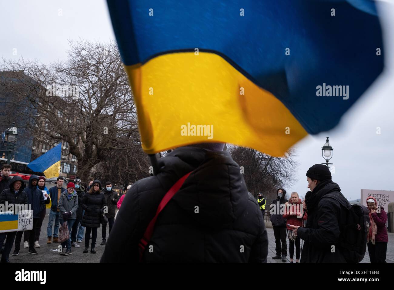 Edimburgo, Scozia, Regno Unito, 2nd marzo 2022. Raduno pro-ucraino, in quanto l’Ucraina è invasa dalla Russia per ordine del presidente Vladimir Putin, a Edimburgo, Scozia, 2 marzo 2022. Foto: Jeremy Sutton-Hibbert/Alamy Live News. Foto Stock