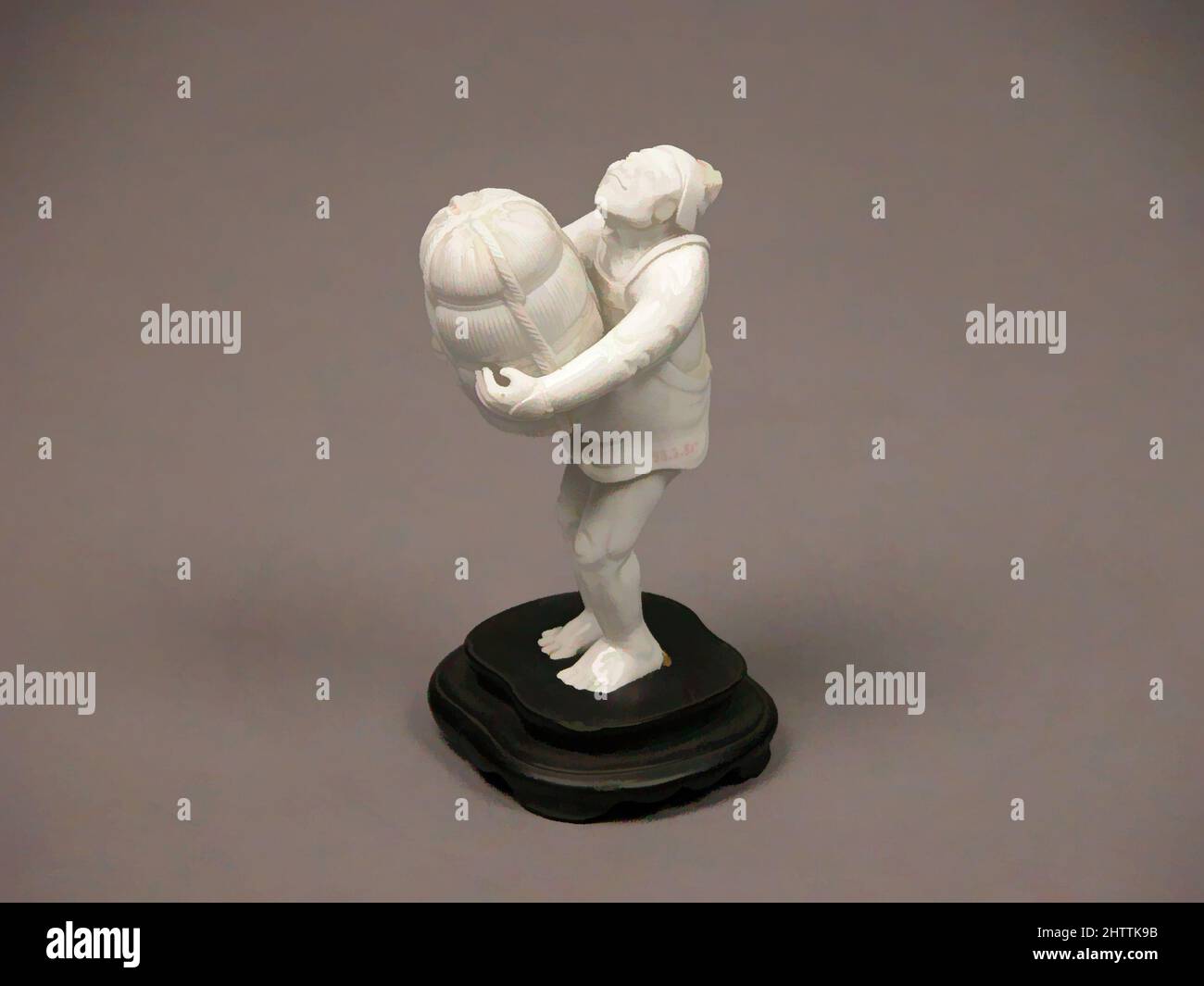 Arte ispirata da Ornament, Edo Period (1615–1868), 1750, Giappone, porcellana bianca (Hirado ware), H. 4 poll. (10,2 cm), Ceramica, opere classiche modernizzate da Artotop con un tuffo di modernità. Forme, colore e valore, impatto visivo accattivante sulle emozioni artistiche attraverso la libertà delle opere d'arte in modo contemporaneo. Un messaggio senza tempo che persegue una nuova direzione selvaggiamente creativa. Artisti che si rivolgono al supporto digitale e creano l'NFT Artotop Foto Stock