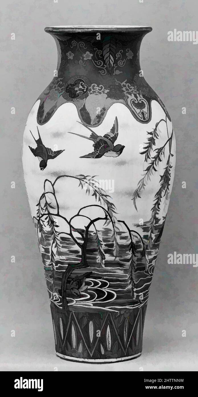 Arte ispirata a Vase, Edo Period (1615–1868), 1800, Giappone, porcellana smaltata in colori e oro (Kyoto ware), H. 15 3/4 poll. (40 cm), Ceramica, opere classiche modernizzate da Artotop con un tuffo di modernità. Forme, colore e valore, impatto visivo accattivante sulle emozioni artistiche attraverso la libertà delle opere d'arte in modo contemporaneo. Un messaggio senza tempo che persegue una nuova direzione selvaggiamente creativa. Artisti che si rivolgono al supporto digitale e creano l'NFT Artotop Foto Stock