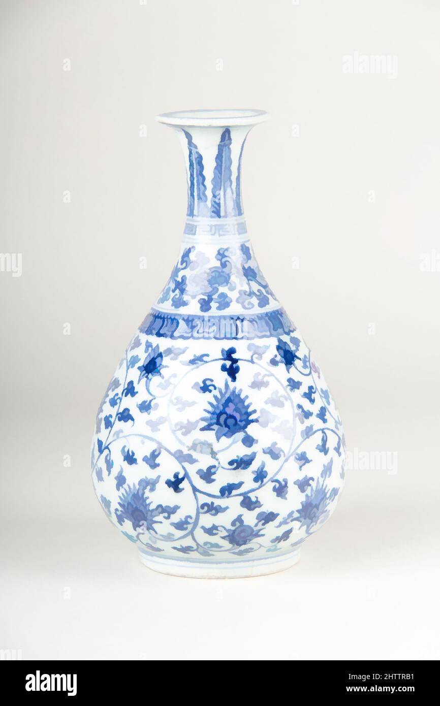 Arte ispirata da bottiglia, dinastia Ming tardo (1368-1644), 16th secolo, Cina, porcellana, H.10 5/8 poll. (27 cm), Ceramica, opere classiche modernizzate da Artotop con un tuffo di modernità. Forme, colore e valore, impatto visivo accattivante sulle emozioni artistiche attraverso la libertà delle opere d'arte in modo contemporaneo. Un messaggio senza tempo che persegue una nuova direzione selvaggiamente creativa. Artisti che si rivolgono al supporto digitale e creano l'NFT Artotop Foto Stock