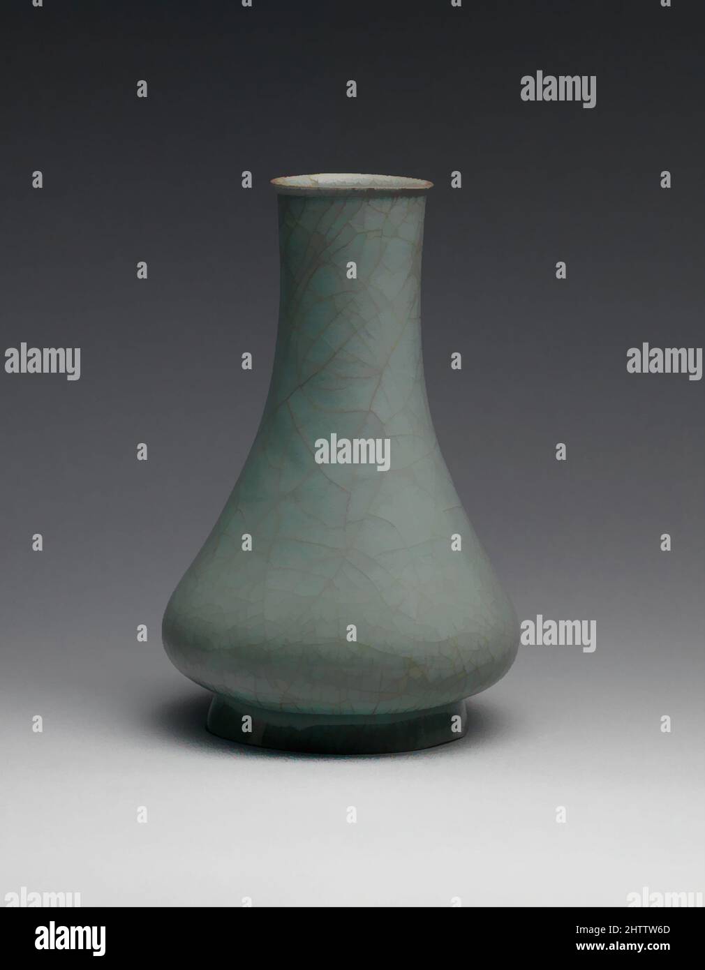 Arte ispirata a Vase, dinastia della Song del Sud (1127–1279), Cina, gres con glassa blu crackled (oggetti Longquan), H. 11 poll. (27,9 cm), Ceramica, opere classiche modernizzate da Artotop con un tuffo di modernità. Forme, colore e valore, impatto visivo accattivante sulle emozioni artistiche attraverso la libertà delle opere d'arte in modo contemporaneo. Un messaggio senza tempo che persegue una nuova direzione selvaggiamente creativa. Artisti che si rivolgono al supporto digitale e creano l'NFT Artotop Foto Stock