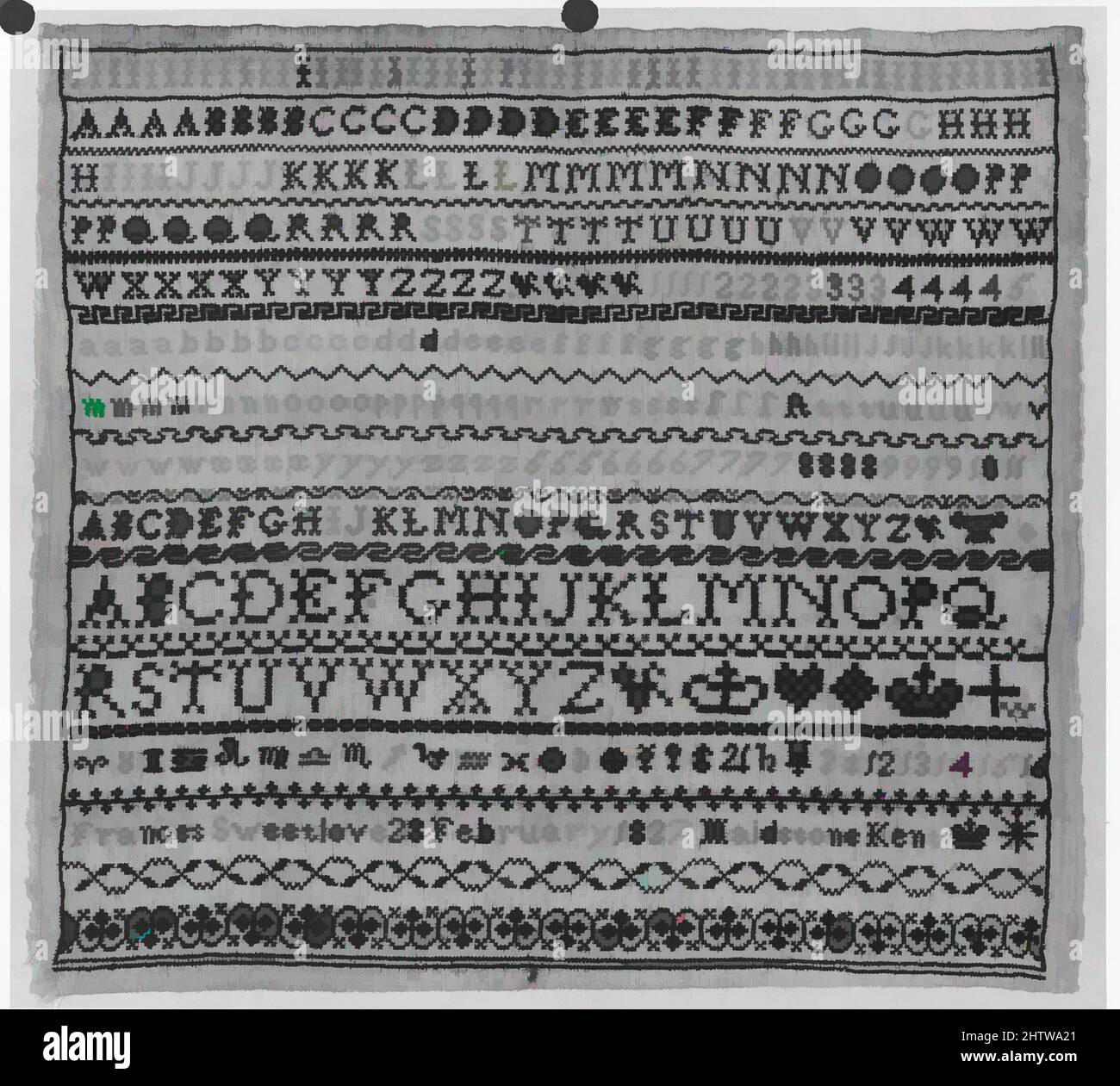 Arte ispirata a Sampler, 1827, inglese, seta e lana, L. 13 x W. 12 pollici (33 x 30,5 cm), tessuti-ricamati, opere classiche modernizzate da Artotop con un tuffo di modernità. Forme, colore e valore, impatto visivo accattivante sulle emozioni artistiche attraverso la libertà delle opere d'arte in modo contemporaneo. Un messaggio senza tempo che persegue una nuova direzione selvaggiamente creativa. Artisti che si rivolgono al supporto digitale e creano l'NFT Artotop Foto Stock