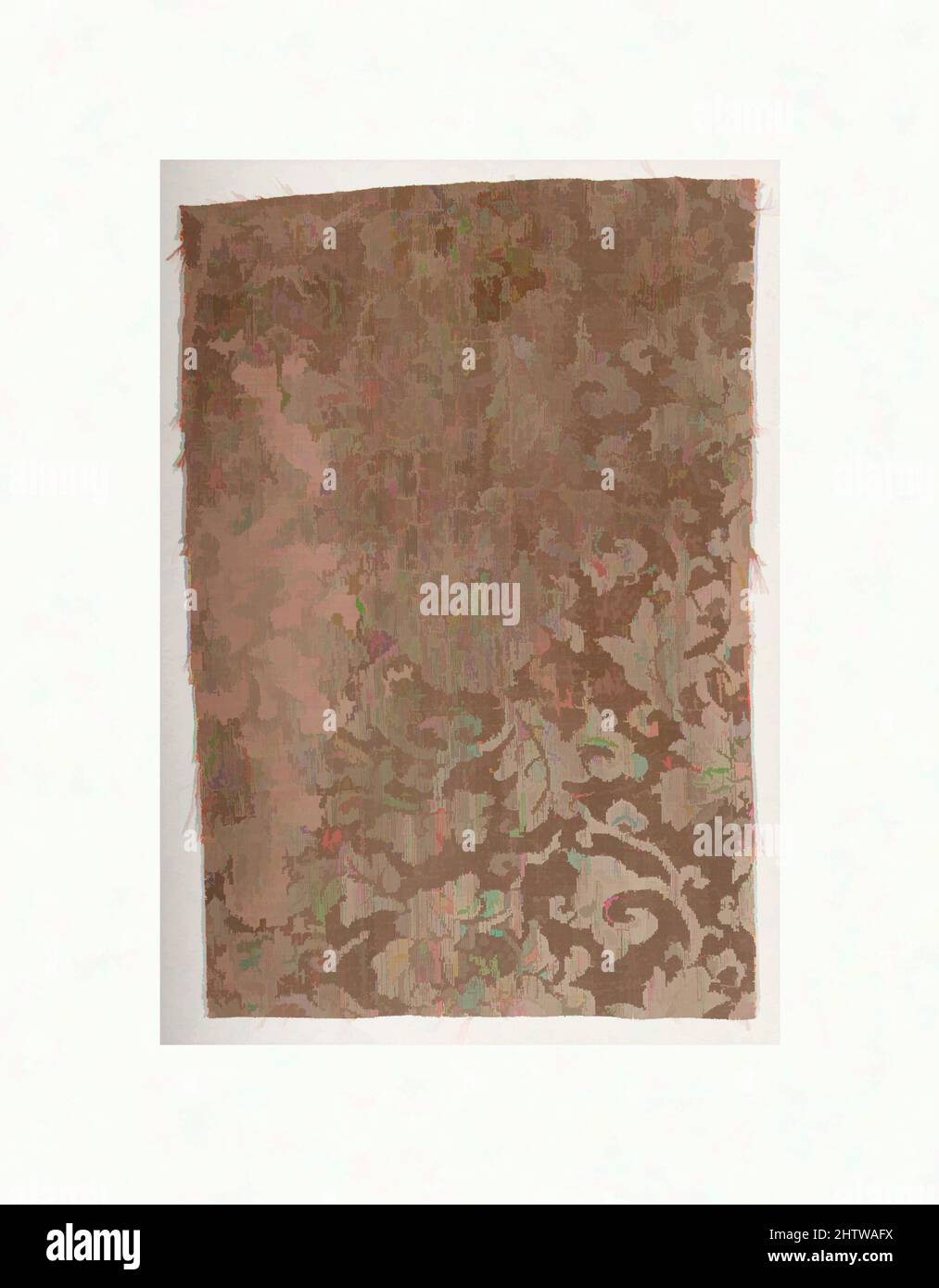 Arte ispirata da frammento, 17th secolo, italiano o cinese?, seta, filo metallico, Totale: 11 1/4 x 16 1/2 poll. (28,6 x 41,9 cm), Textiles-Velvets, opere classiche modernizzate da Artotop con un tuffo di modernità. Forme, colore e valore, impatto visivo accattivante sulle emozioni artistiche attraverso la libertà delle opere d'arte in modo contemporaneo. Un messaggio senza tempo che persegue una nuova direzione selvaggiamente creativa. Artisti che si rivolgono al supporto digitale e creano l'NFT Artotop Foto Stock