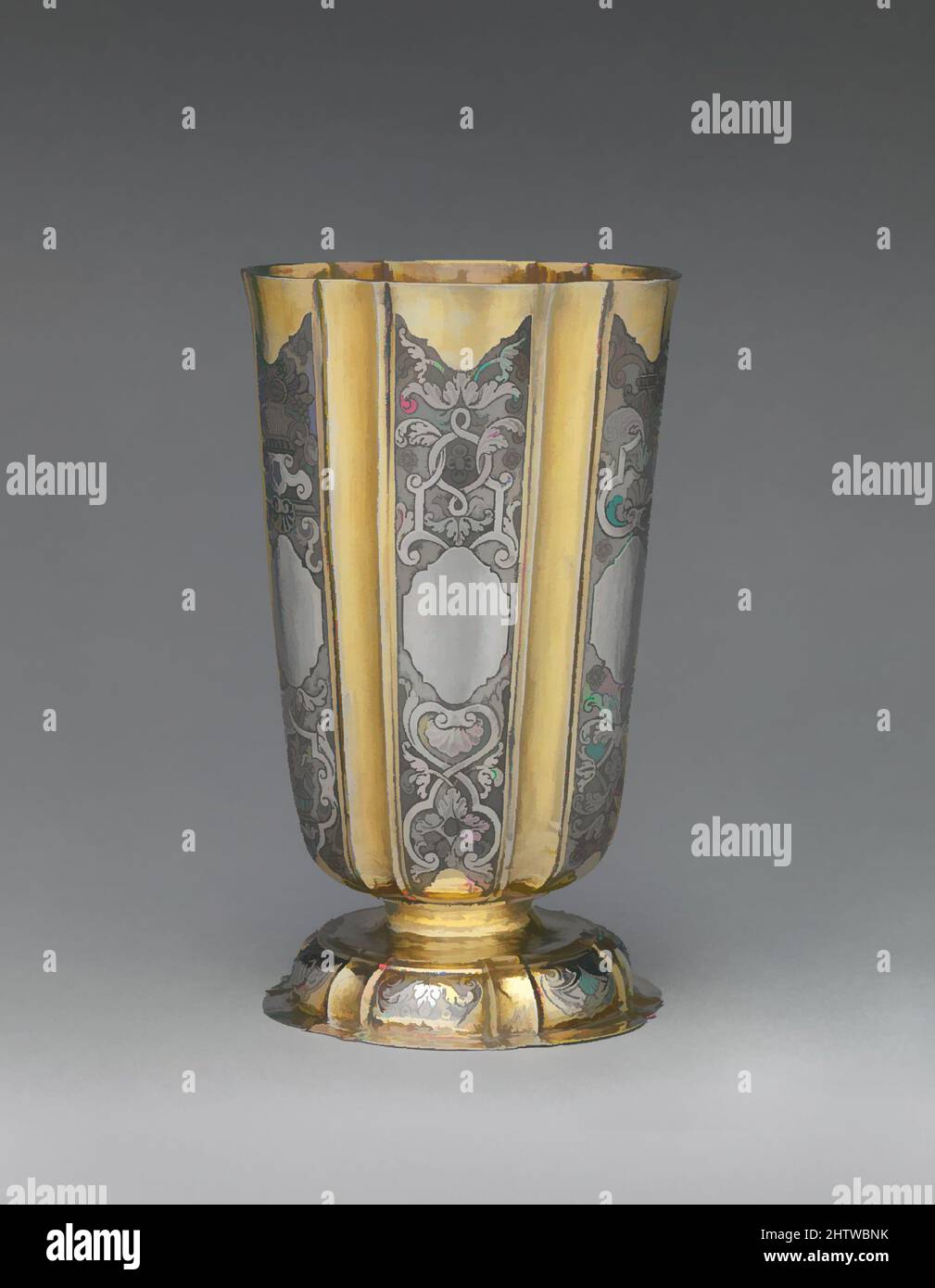 Arte ispirata da Beaker, ca. 1730–50, ungherese, argento, parzialmente dorato, tuta: 7 7/8 x 4 13/16 pollici (20 x 12,2 cm), in metallo-Argento, in questo bicchiere si crea un elegante ritmo alternando scanalature concave verticali dorate con pannelli argentei finemente goffrati e inseguiti, opere classiche modernizzate da Artotop con un tocco di modernità. Forme, colore e valore, impatto visivo accattivante sulle emozioni artistiche attraverso la libertà delle opere d'arte in modo contemporaneo. Un messaggio senza tempo che persegue una nuova direzione selvaggiamente creativa. Artisti che si rivolgono al supporto digitale e creano l'NFT Artotop Foto Stock