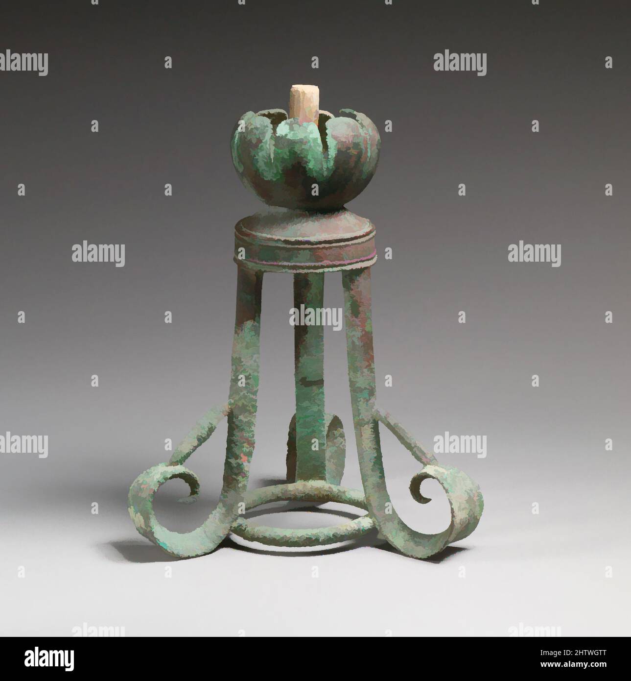 Arte ispirata a Lampstand, Cypriot, Bronzo, H.: 13 1/8 poll. (33,3 cm), Bronzi, opere classiche modernizzate da Artotop con un tuffo di modernità. Forme, colore e valore, impatto visivo accattivante sulle emozioni artistiche attraverso la libertà delle opere d'arte in modo contemporaneo. Un messaggio senza tempo che persegue una nuova direzione selvaggiamente creativa. Artisti che si rivolgono al supporto digitale e creano l'NFT Artotop Foto Stock