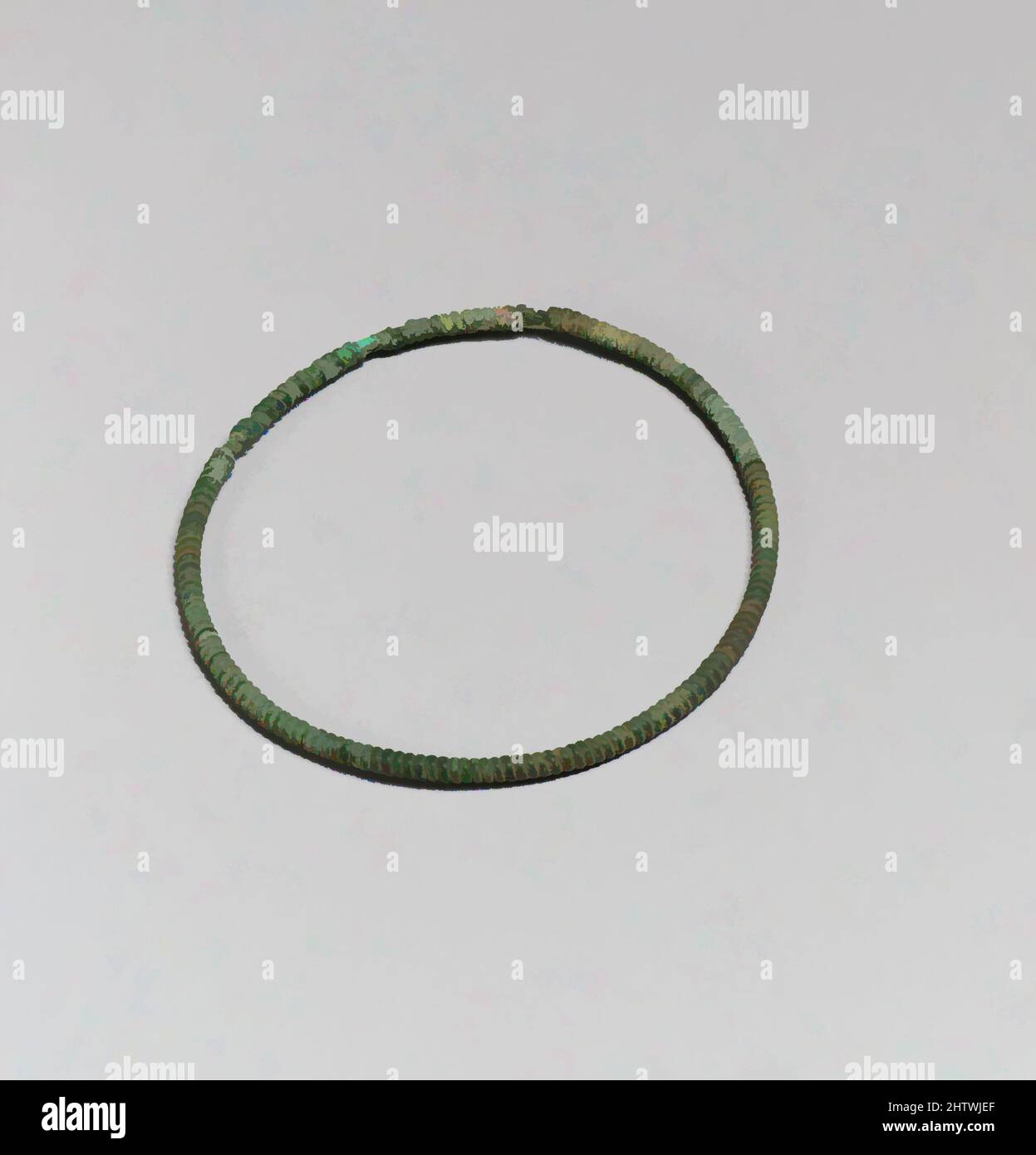 Arte ispirata a bracciale, Bronzo, Diam.: 2 7/16 poll. (6,2 cm), Bronzi, opere classiche modernizzate da Artotop con un tuffo di modernità. Forme, colore e valore, impatto visivo accattivante sulle emozioni artistiche attraverso la libertà delle opere d'arte in modo contemporaneo. Un messaggio senza tempo che persegue una nuova direzione selvaggiamente creativa. Artisti che si rivolgono al supporto digitale e creano l'NFT Artotop Foto Stock