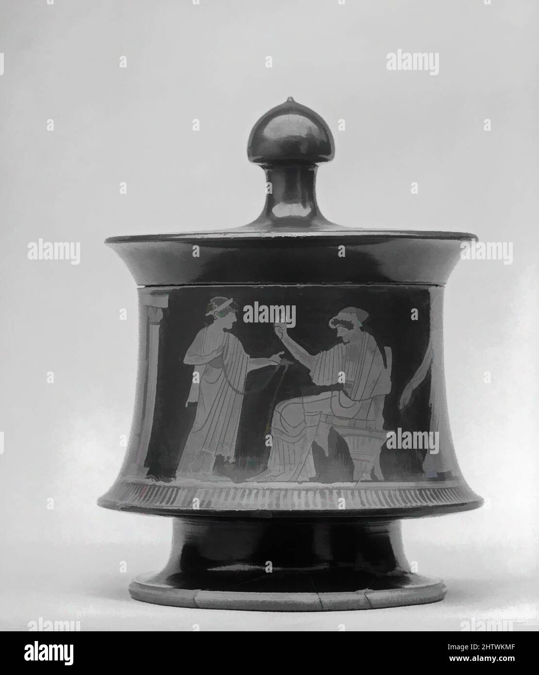 Arte ispirata a Terracotta pyxis (scatola) con coperchio, classica, ca. 460 a.C., greco, attico, terracotta; figura rossa, H. con coperchio da 4 5/8 poll. (11,7 cm), vasi, scena interiore con sei donne che conversano e lavorano lana. La donna a destra della colonna, appena arrivata, offre una lunga, classica opere modernizzate da Artotop con un tuffo di modernità. Forme, colore e valore, impatto visivo accattivante sulle emozioni artistiche attraverso la libertà delle opere d'arte in modo contemporaneo. Un messaggio senza tempo che persegue una nuova direzione selvaggiamente creativa. Artisti che si rivolgono al supporto digitale e creano l'NFT Artotop Foto Stock Arte ispirata a Terracotta pyxis (scatola) con coperchio, classica, ca. 460 a.C., greco, attico, terracotta; figura rossa, H. con coperchio da 4 5/8 poll. (11,7 cm), vasi, scena interiore con sei donne che conversano e lavorano lana. La donna a destra della colonna, appena arrivata, offre una lunga, classica opere modernizzate da Artotop con un tuffo di modernità. Forme, colore e valore, impatto visivo accattivante sulle emozioni artistiche attraverso la libertà delle opere d'arte in modo contemporaneo. Un messaggio senza tempo che persegue una nuova direzione selvaggiamente creativa. Artisti che si rivolgono al supporto digitale e creano l'NFT Artotop Foto Stock
