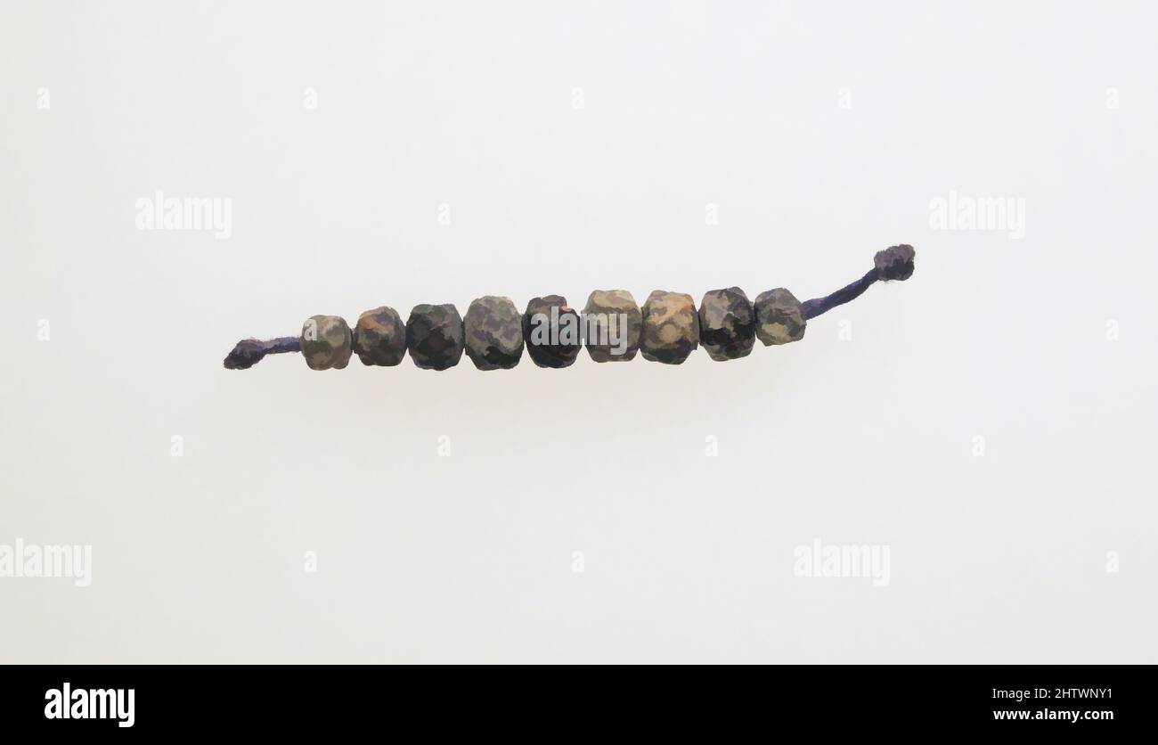 Arte ispirata da Beads, 9, Roman, Glass, altri: 1 11/16 x 1/4 poll. (4,3 x 0,6 cm), vetro, opere classiche modernizzate da Artotop con un tuffo di modernità. Forme, colore e valore, impatto visivo accattivante sulle emozioni artistiche attraverso la libertà delle opere d'arte in modo contemporaneo. Un messaggio senza tempo che persegue una nuova direzione selvaggiamente creativa. Artisti che si rivolgono al supporto digitale e creano l'NFT Artotop Foto Stock