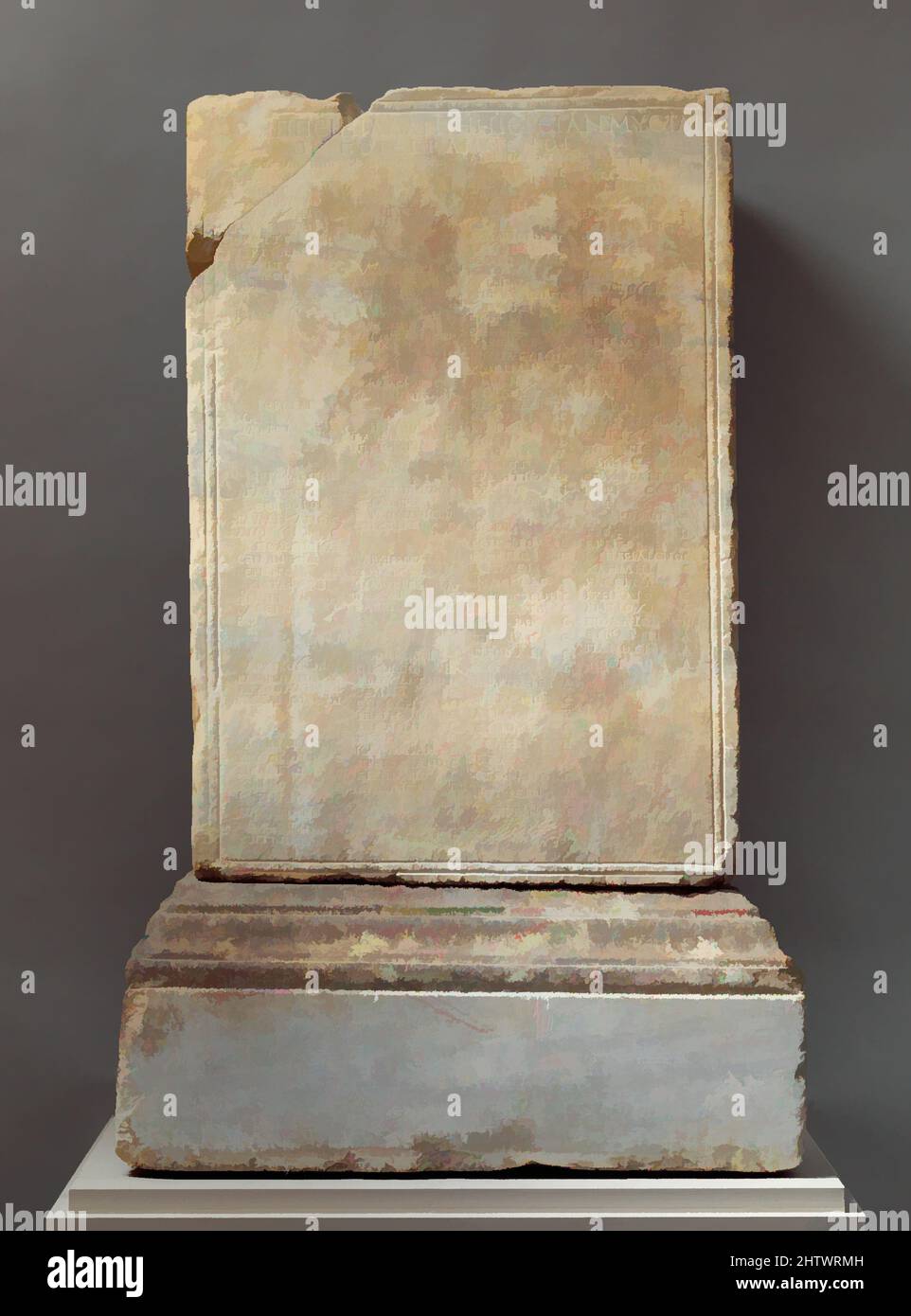 Arte ispirata alla base di statue in marmo, Mid Imperial, Antonine, ca. A.D. 160–170, Roman, Marble, H. 44 in (111,8 cm); larghezza 22 in (55,9 cm); profondità 17 in (43,2 cm), scultura in pietra, si dice che la base sia stata trovata vicino Roma, ma l'iscrizione è in greco. Registra le opere classiche modernizzate da Artotop con un tocco di modernità. Forme, colore e valore, impatto visivo accattivante sulle emozioni artistiche attraverso la libertà delle opere d'arte in modo contemporaneo. Un messaggio senza tempo che persegue una nuova direzione selvaggiamente creativa. Artisti che si rivolgono al supporto digitale e creano l'NFT Artotop Foto Stock