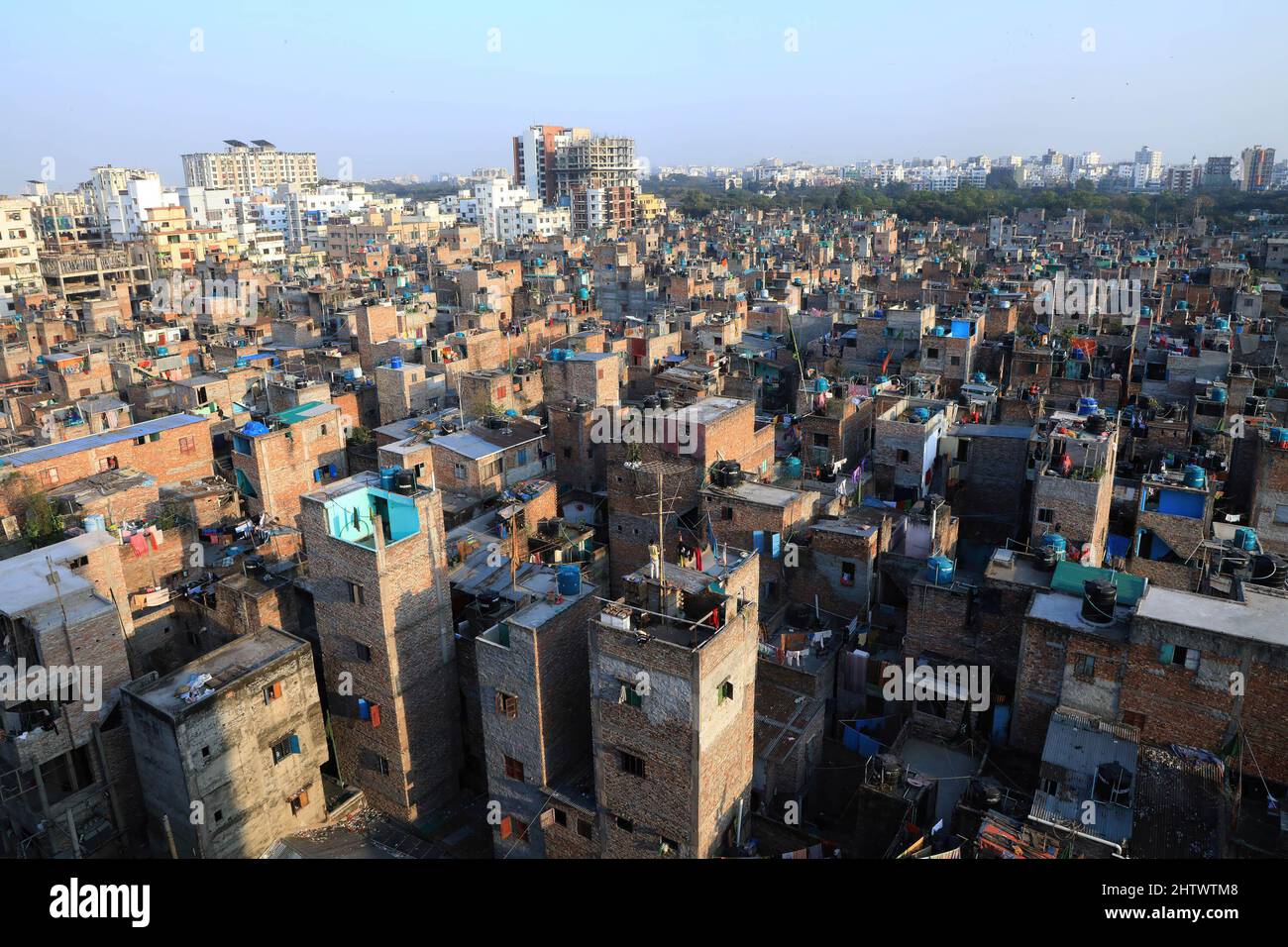 Dhaka, Bangladesh. 02nd Mar 2022. Il campo di Soccorso Pakistanis, popolarmente conosciuto come il 'campo di Ginevra' a Mohammadpur. Il campo di Ginevra per i 'Pakistani Stranged' (origine: Lo stato del Pakistan) è situato a Mohammadpur, in Dhaka. I pakistani vivono lì dalla fine della guerra di liberazione del 1971. Circa 30000 pakistani bloccati stanno vivendo nel campo di Ginevra. Credit: SOPA Images Limited/Alamy Live News Foto Stock