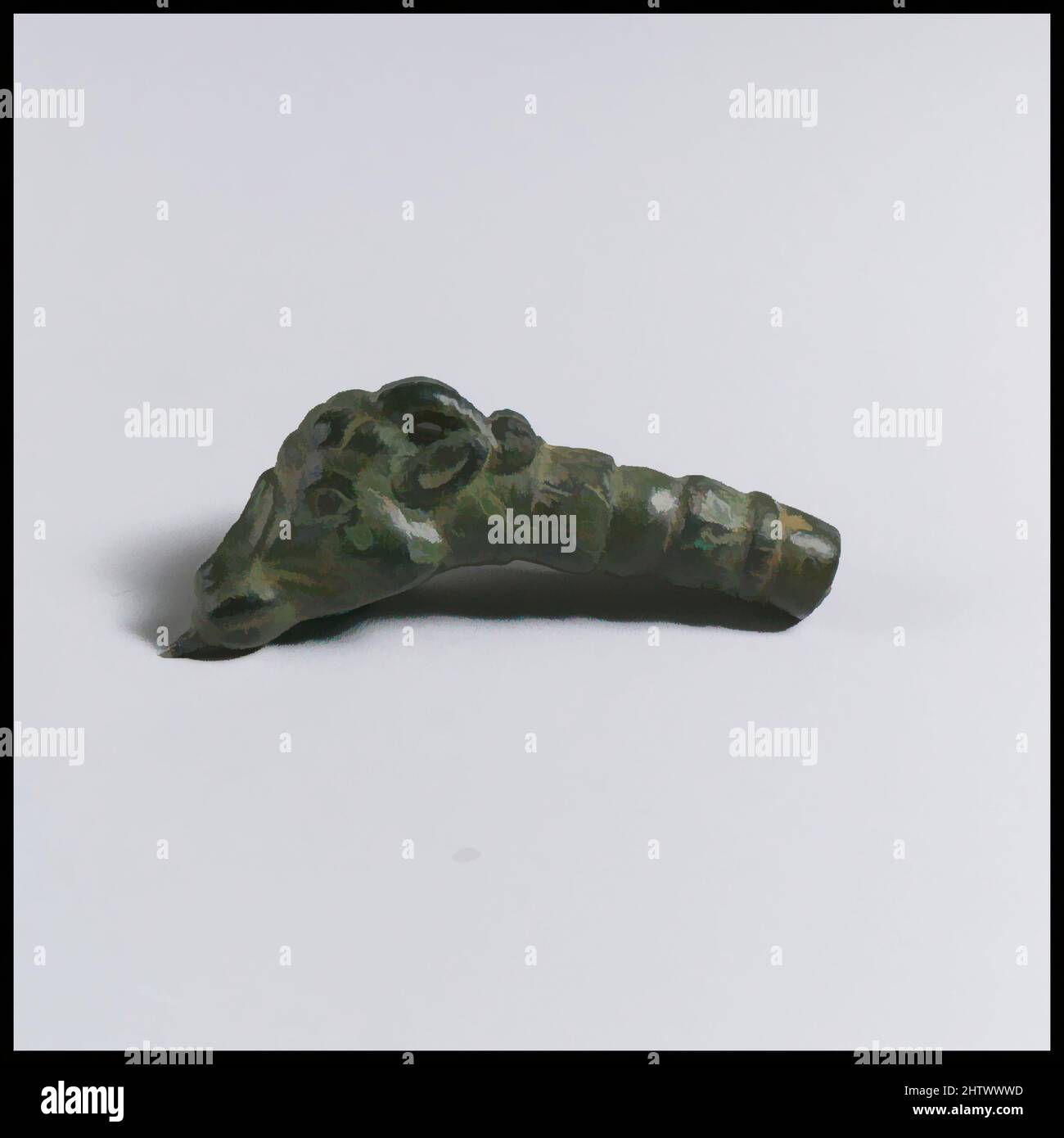 Arte ispirata da spilla con testa di capra, romana, Bronzo, lunghezza 5,11 cm., Bronzi, Opere classiche modernizzate da Artotop con un tocco di modernità. Forme, colore e valore, impatto visivo accattivante sulle emozioni artistiche attraverso la libertà delle opere d'arte in modo contemporaneo. Un messaggio senza tempo che persegue una nuova direzione selvaggiamente creativa. Artisti che si rivolgono al supporto digitale e creano l'NFT Artotop Foto Stock