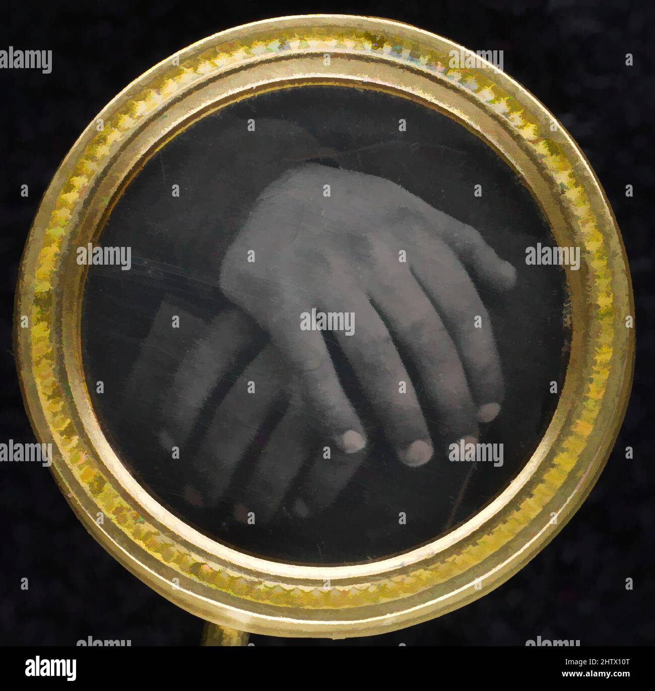 Art Inspired by Button, 1840s–50s, Daguerreotype, Image: Diametro 1,6 cm (5/8 in.), fotografie, Unknown, questo daguerreotype in miniatura mostra due mani poggiate su un libro. La fotografia è allestita in una struttura in ottone dorato a due pezzi con un anello sul retro per cucire su un capo, opere classiche modernizzate da Artotop con un tuffo di modernità. Forme, colore e valore, impatto visivo accattivante sulle emozioni artistiche attraverso la libertà delle opere d'arte in modo contemporaneo. Un messaggio senza tempo che persegue una nuova direzione selvaggiamente creativa. Artisti che si rivolgono al supporto digitale e creano l'NFT Artotop Foto Stock