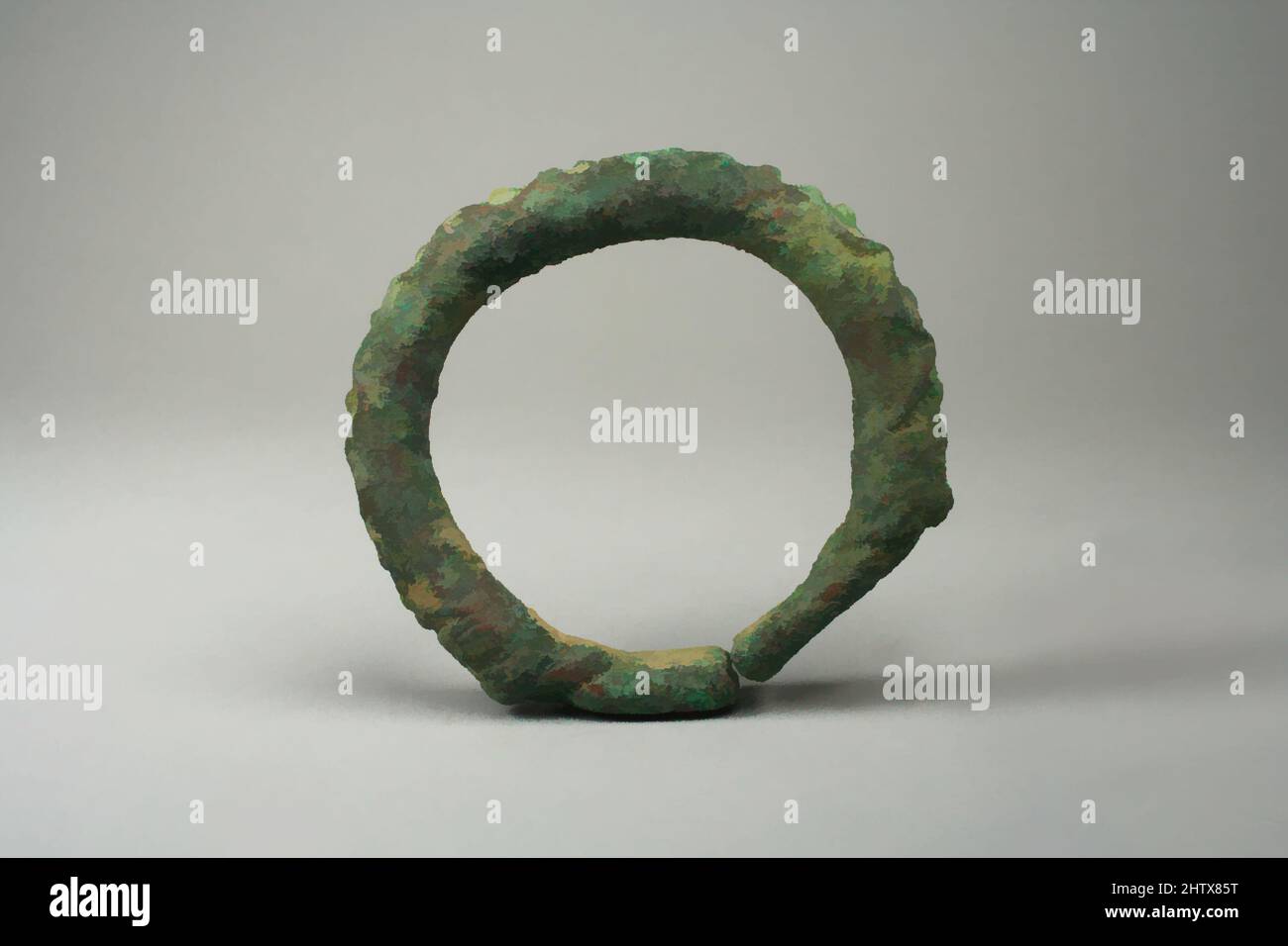 Arte ispirata da Bracelet, 11th–16th secolo, Mali, regione del Delta del Niger interno, popoli Djenné, lega di rame, diametro 4 in., ornamenti metallici, Opere classiche modernizzate da Artotop con un tocco di modernità. Forme, colore e valore, impatto visivo accattivante sulle emozioni artistiche attraverso la libertà delle opere d'arte in modo contemporaneo. Un messaggio senza tempo che persegue una nuova direzione selvaggiamente creativa. Artisti che si rivolgono al supporto digitale e creano l'NFT Artotop Foto Stock