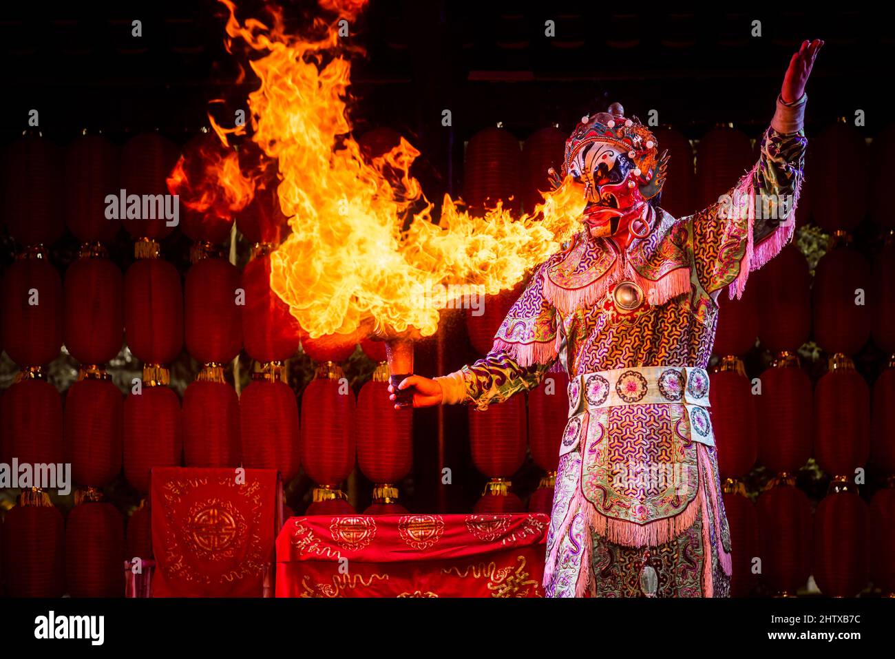 Firesmitter in opera Sichuan in un teatreer cinese Foto Stock