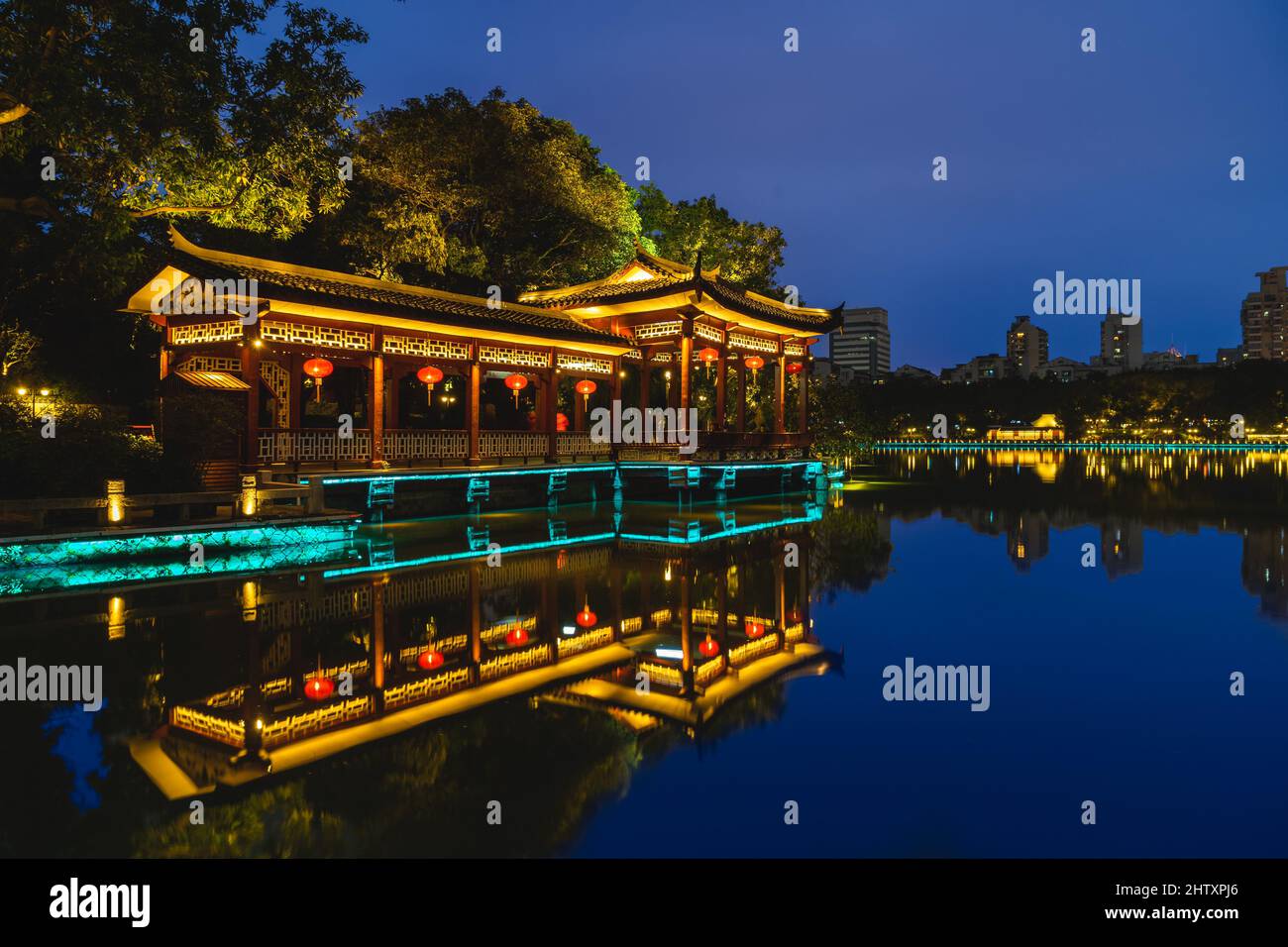 Xihu, West Lake, parco situato a Fuzhou di Fujian, Cina di notte Foto Stock