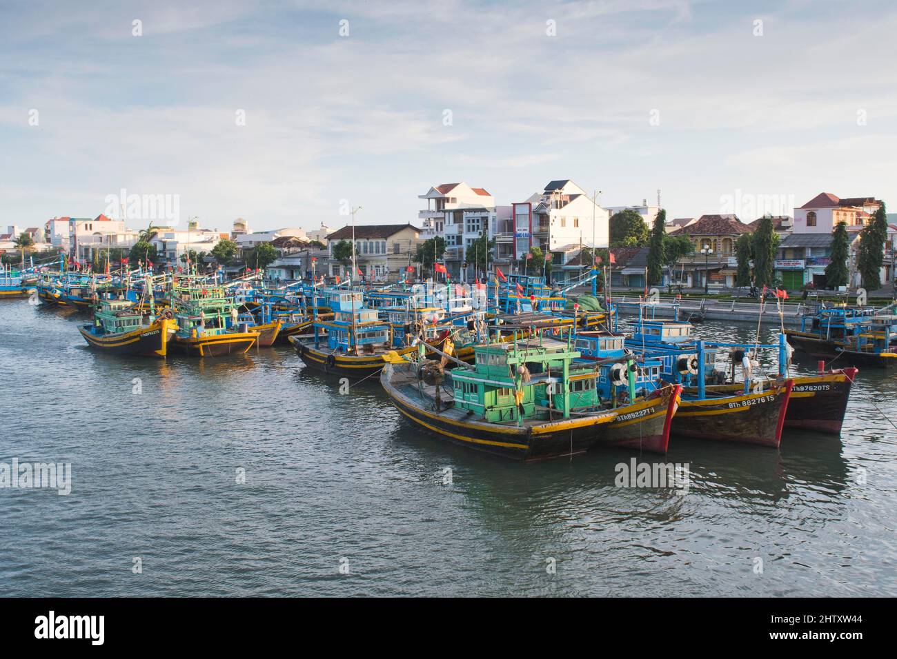 Barche da pesca nel porto, Phan Thiet, Vietnam Foto Stock