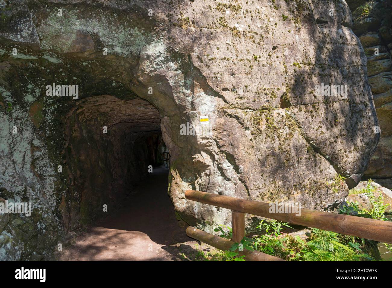 Tunnel nella valle di Kamenice, Kamnitz, Hrensko, Herrnskretschen, Okres Decin, Ustecky kraj, Svizzera boema, Montagne di arenaria dell'Elba, ceco Foto Stock