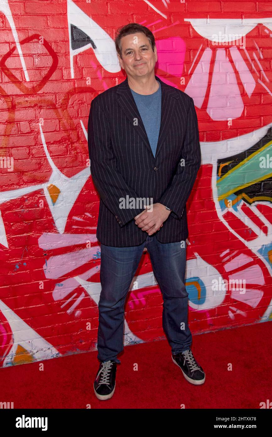 NEW YORK, NEW YORK - MARZO 02: James Sanna, presidente/CEO di Running Subway, partecipa alla grande cerimonia di apertura ufficiale di RiseNY come l'attrazione più recente di New York, combinando un'escursione che porta i visitatori in un'avventura aerea mozzafiato sulla Grande Mela con coinvolgenti gallerie espositive che raccontano la storia della città il 02 marzo 2022 a New York City. Credit: Ron Adar/Alamy Live News Foto Stock