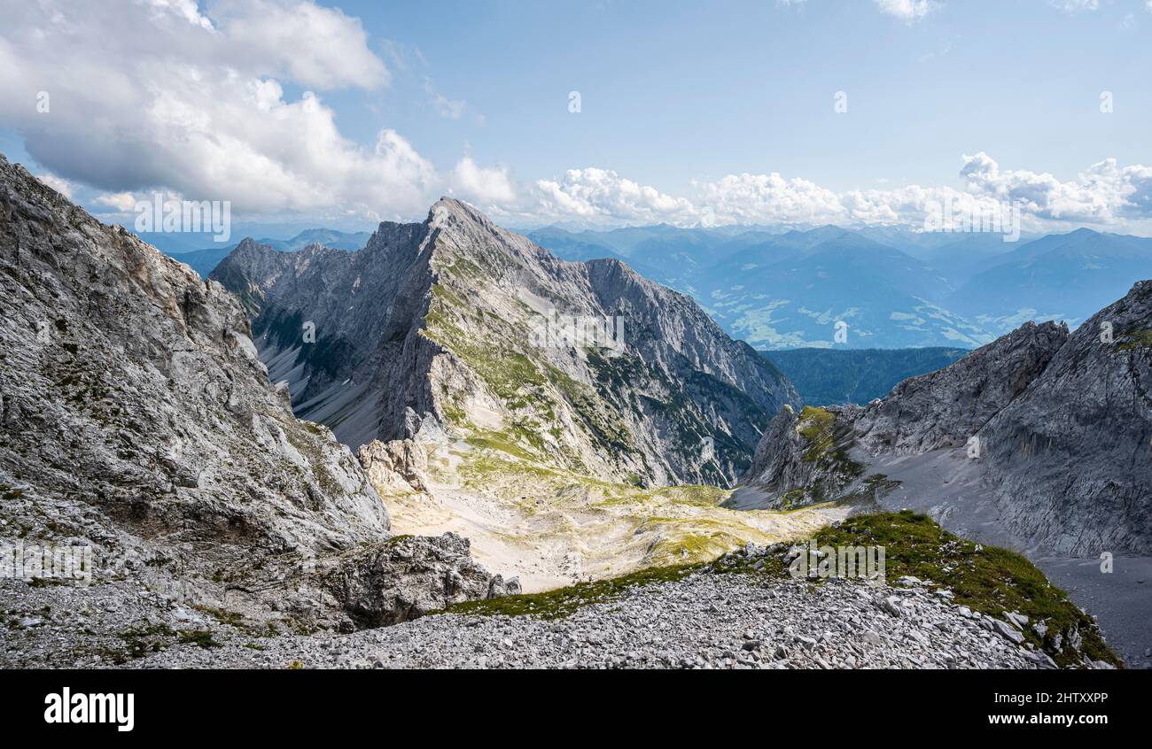 Paesaggio montano, vista sul monte Hochnissel, Monti Karwendel, Tirolo, Austria Foto Stock