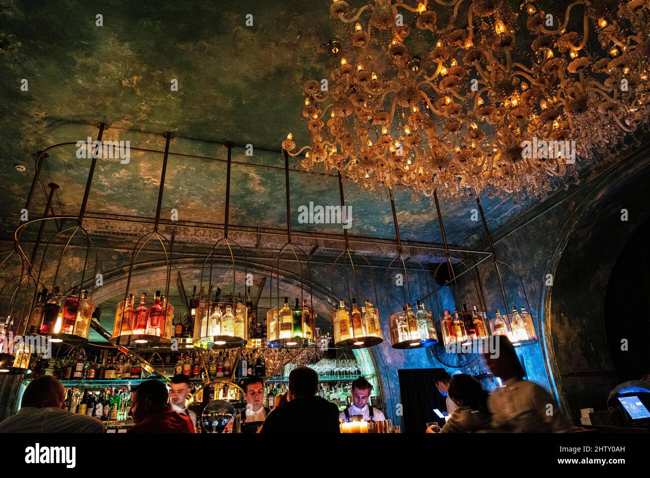 Barbiere e cocktail bar, The Fitz, progettato da Denis Belenko Design Band, a Odessa, Ucraina Foto Stock Barbiere e cocktail bar, The Fitz, progettato da Denis Belenko Design Band, a Odessa, Ucraina Foto Stock