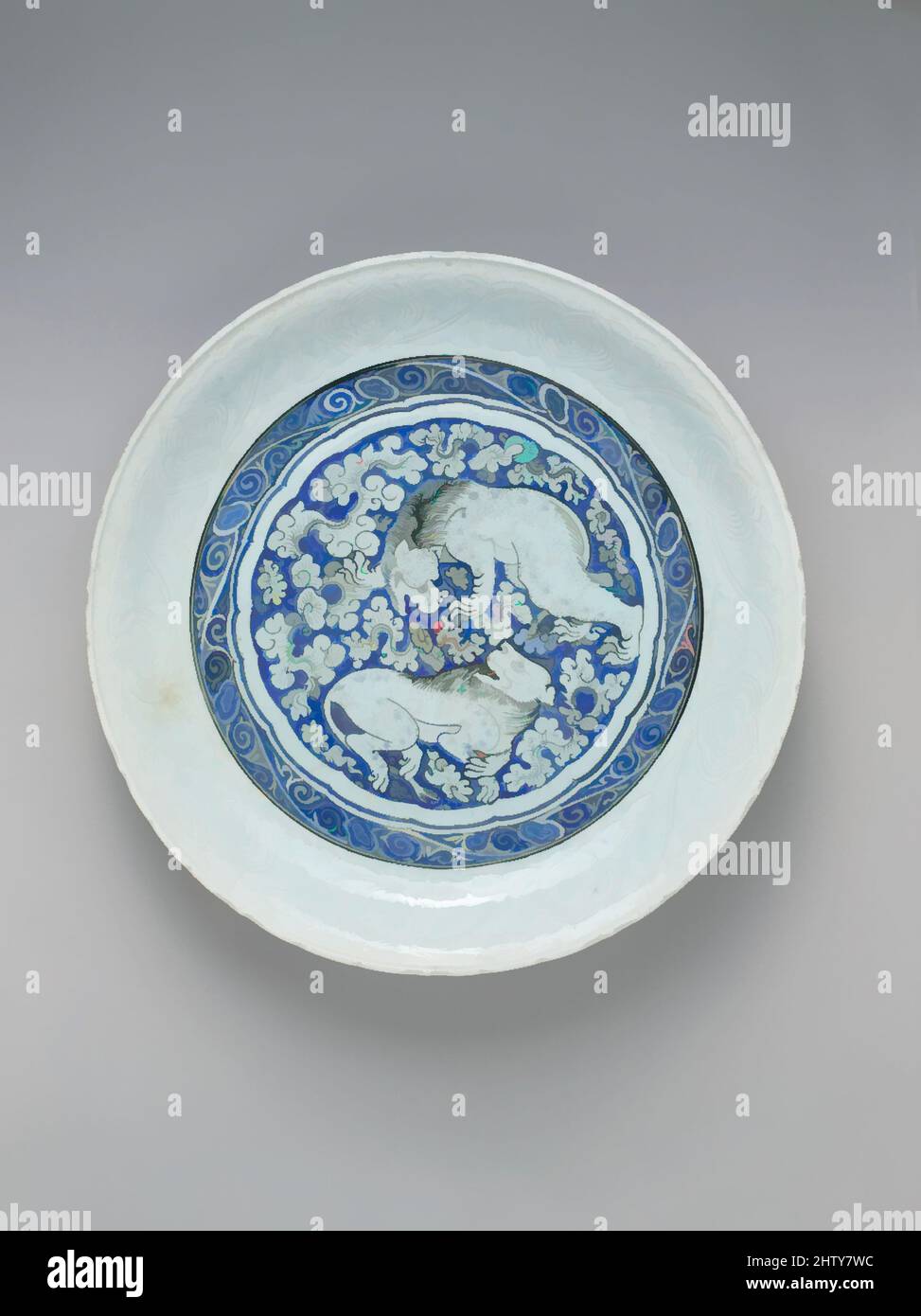 Arte ispirata a Dish con due Fighting Lions, ca. 1635, prodotto in Iran, forse Mashhad, Stonepaste; incisa e dipinta sotto glassa trasparente, H. 3 1/4" (8,3 cm), Ceramica, nel secondo quarto del XVII secolo, la produzione cinese di porcellana blu e bianca diminuì e, opere classiche modernizzate da Artotop con un tuffo di modernità. Forme, colore e valore, impatto visivo accattivante sulle emozioni artistiche attraverso la libertà delle opere d'arte in modo contemporaneo. Un messaggio senza tempo che persegue una nuova direzione selvaggiamente creativa. Artisti che si rivolgono al supporto digitale e creano l'NFT Artotop Foto Stock