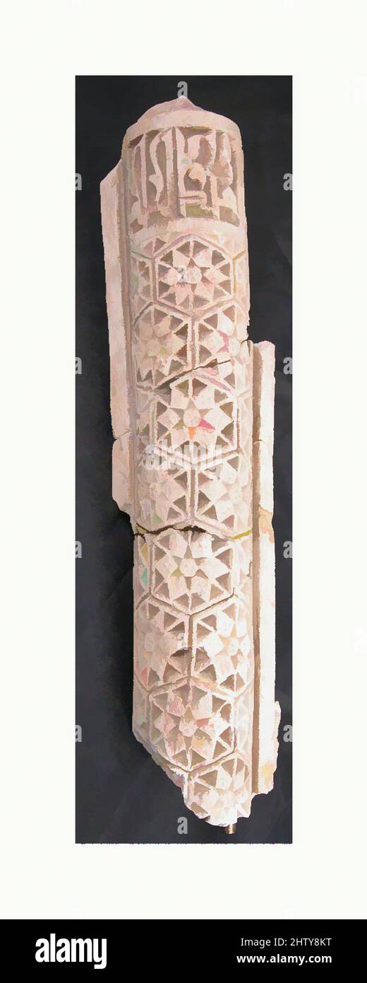Arte ispirata dal frammento di colonna, ca. 10th secolo, attribuito all'Iran orientale, Stucco; scolpito, H. 21,63 in. ( (55 cm), scultura, opere classiche modernizzate da Artotop con un tuffo di modernità. Forme, colore e valore, impatto visivo accattivante sulle emozioni artistiche attraverso la libertà delle opere d'arte in modo contemporaneo. Un messaggio senza tempo che persegue una nuova direzione selvaggiamente creativa. Artisti che si rivolgono al supporto digitale e creano l'NFT Artotop Foto Stock