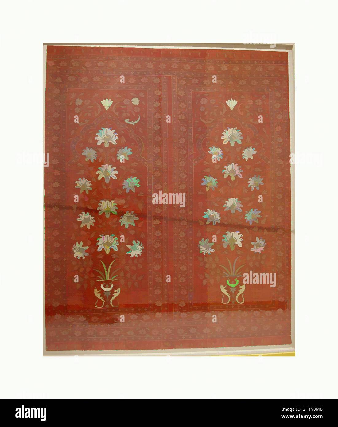 Arte ispirata da Tent Fodera frammento, 18th secolo, attribuita a India, cotone, seta; Tela liscia, ricamata, trapuntata, tessile: H. 67 poll. (170,2 cm), tessuto-ricamato, questa sezione da una fodera di tenda si distingue immediatamente dai ricami contemporanei fatti per l'esportazione da, opere classiche modernizzate da Artotop con un tuffo di modernità. Forme, colore e valore, impatto visivo accattivante sulle emozioni artistiche attraverso la libertà delle opere d'arte in modo contemporaneo. Un messaggio senza tempo che persegue una nuova direzione selvaggiamente creativa. Artisti che si rivolgono al supporto digitale e creano l'NFT Artotop Foto Stock