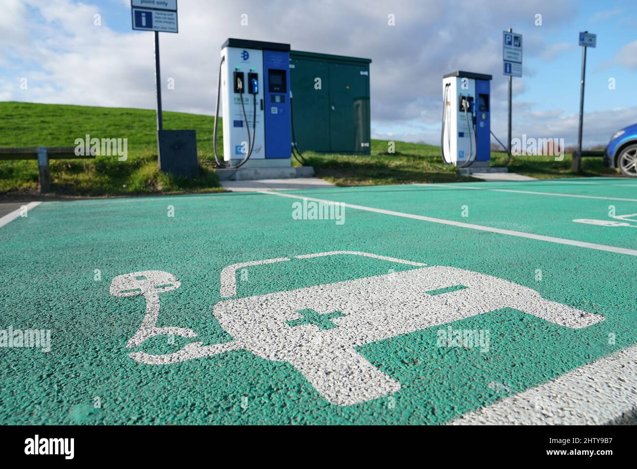 Foto del file datata 04/02/2020 dei punti di ricarica dei veicoli elettrici a Tynemouth. Le nuove auto elettriche sono più propense a sviluppare un guasto rispetto ai modelli a benzina e diesel, suggerisce un nuovo sondaggio. Un sondaggio da parte del gruppo di consumatori quale? ha indicato che il 31% dei proprietari di auto elettriche ha segnalato un problema con il loro veicolo nei suoi primi quattro anni. Ciò si confronta con il 19 per cento per le autovetture a benzina e il 29 per cento per le autovetture diesel. Data di emissione: Giovedì 3 marzo 2022. Foto Stock