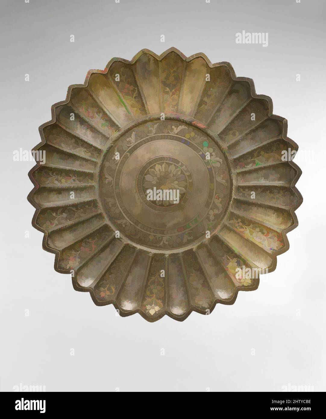 Arte ispirata da piatto, 18th secolo, attribuita a India, Deccan, Karimnagar, Argento; fuso, forato, inciso, H. 1/2 poll. (1,3 cm), metallo, questo piatto di padella è attribuito alla città di Karimnagar noto per la sua produzione di pezzi filigreed situato cento miglia a nord di Hyderabad. A, opere classiche modernizzate da Artotop con un tuffo di modernità. Forme, colore e valore, impatto visivo accattivante sulle emozioni artistiche attraverso la libertà delle opere d'arte in modo contemporaneo. Un messaggio senza tempo che persegue una nuova direzione selvaggiamente creativa. Artisti che si rivolgono al supporto digitale e creano l'NFT Artotop Foto Stock Arte ispirata da piatto, 18th secolo, attribuita a India, Deccan, Karimnagar, Argento; fuso, forato, inciso, H. 1/2 poll. (1,3 cm), metallo, questo piatto di padella è attribuito alla città di Karimnagar noto per la sua produzione di pezzi filigreed situato cento miglia a nord di Hyderabad. A, opere classiche modernizzate da Artotop con un tuffo di modernità. Forme, colore e valore, impatto visivo accattivante sulle emozioni artistiche attraverso la libertà delle opere d'arte in modo contemporaneo. Un messaggio senza tempo che persegue una nuova direzione selvaggiamente creativa. Artisti che si rivolgono al supporto digitale e creano l'NFT Artotop Foto Stock