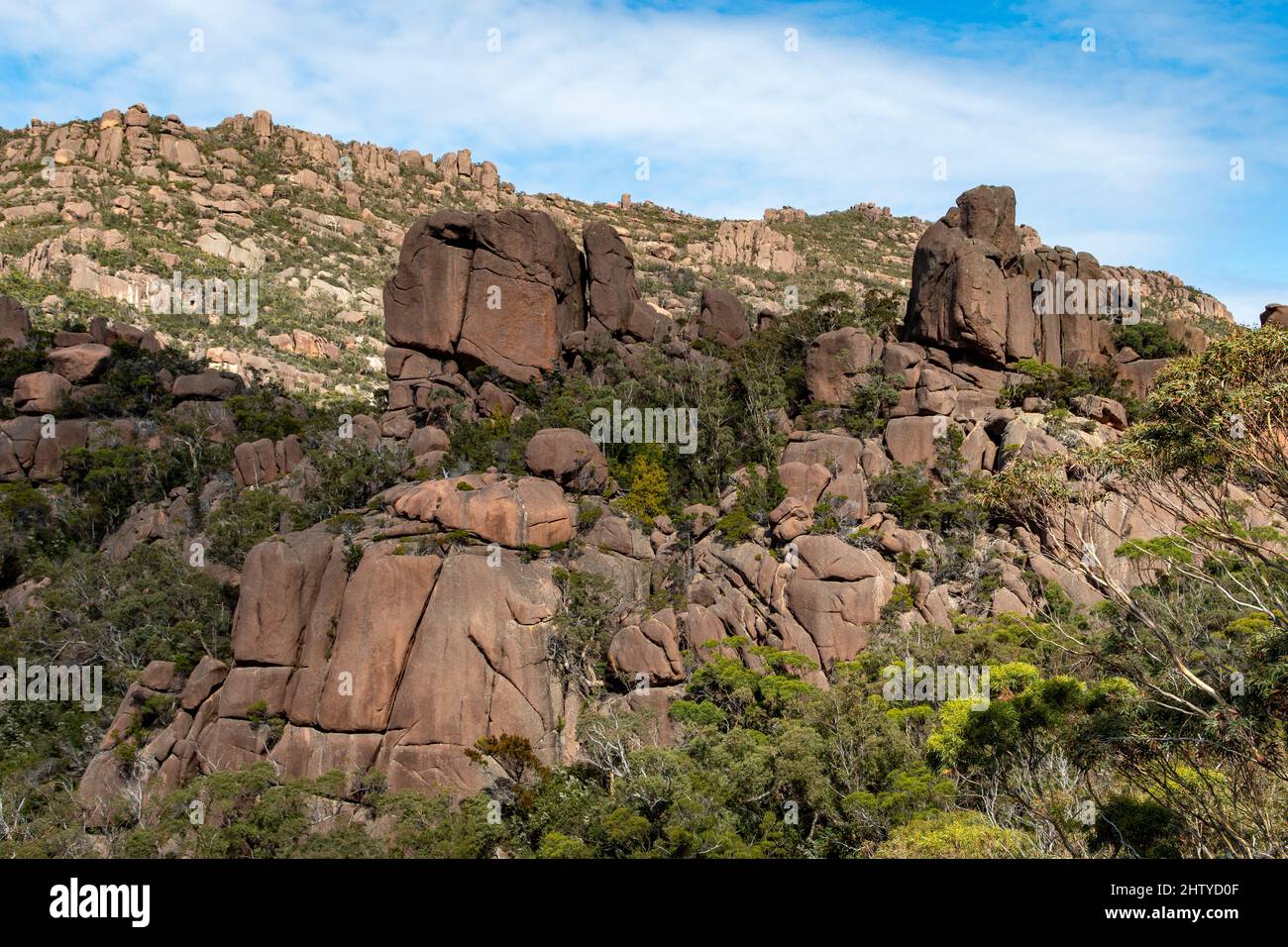 Rocce di granito a Wineglass Bay Lookout, Penisola di Freycinet, Tasmania, Australia Foto Stock