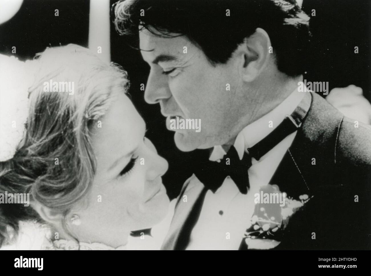 L'attore Robert Urich e l'attrice Georgia emelin nel film Deadly Relations, USA 1993 Foto Stock