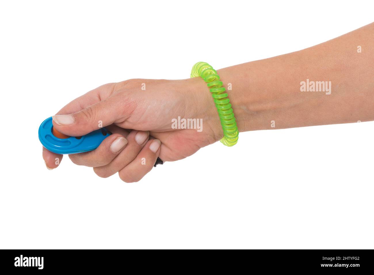 Mano che tiene un clicker isolato su bianco Foto Stock