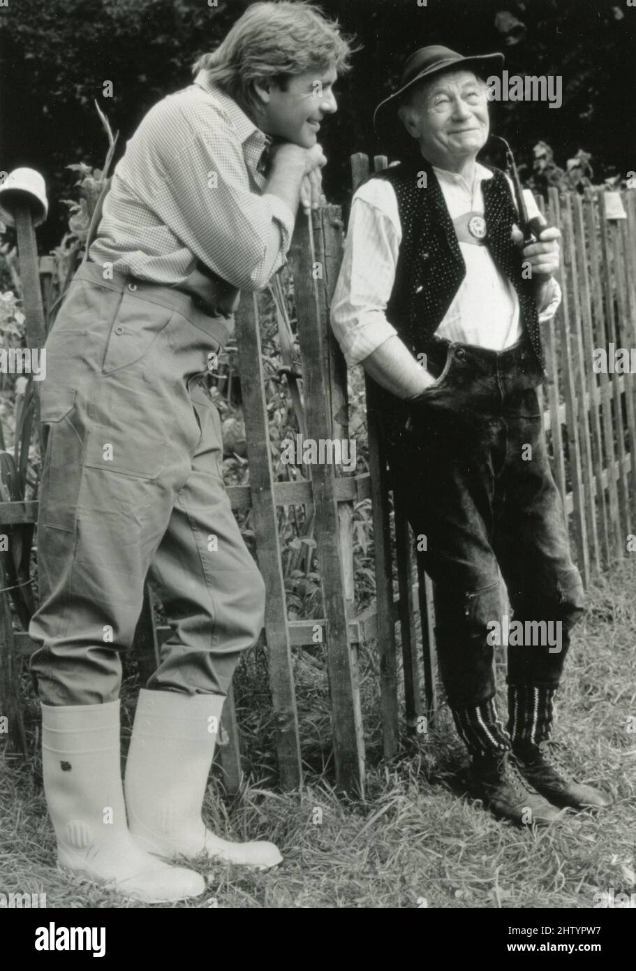 Attori tedeschi Sasha Hehn e Fritz Strassner (a destra) nel film Ein Engel fur Felix, Germania 1992 Foto Stock
