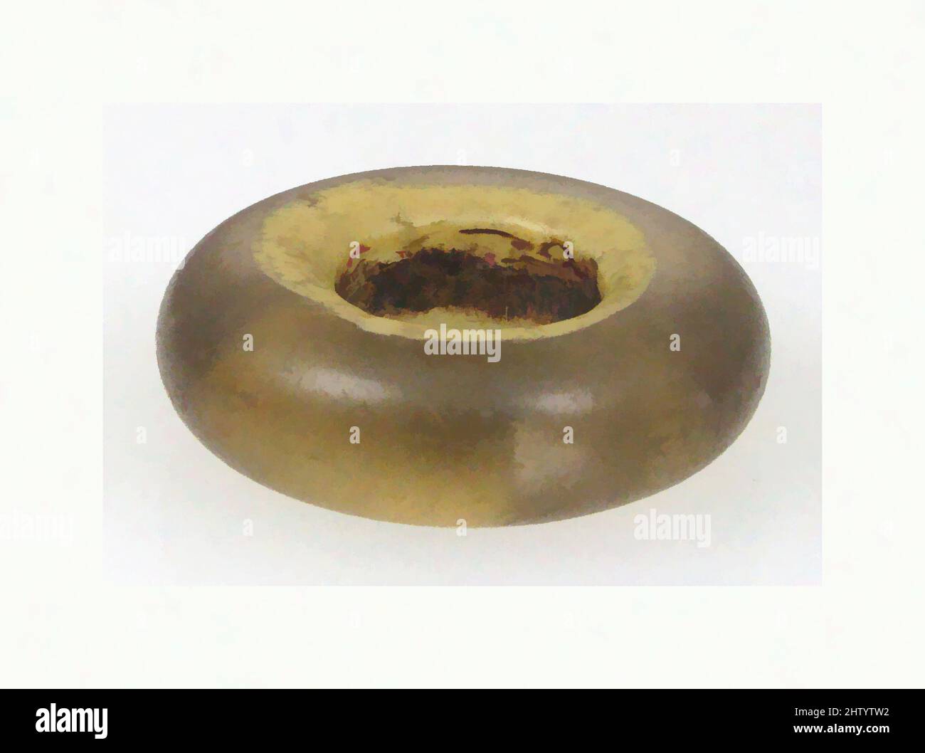 Arte ispirata da perline, 600–700, made in Niederbreisig, Germania, Frankish, Vetro con interno giallo, totale: 3/8 x 1 1/4 poll. (1 x 3,2 cm), Glass-Beads, opere classiche modernizzate da Artotop con un tuffo di modernità. Forme, colore e valore, impatto visivo accattivante sulle emozioni artistiche attraverso la libertà delle opere d'arte in modo contemporaneo. Un messaggio senza tempo che persegue una nuova direzione selvaggiamente creativa. Artisti che si rivolgono al supporto digitale e creano l'NFT Artotop Foto Stock