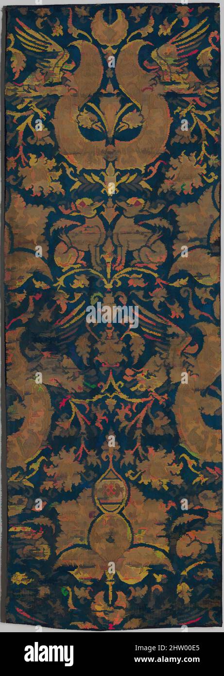 Arte ispirata al tessuto con Brocade, 14th–15th secolo, spagnolo o quasi orientale, tessuto satinato e liscio; fili di seta e metallo, tuta: 21 x 7 pollici (53,3 x 17,8 cm), tessuti-tessuto-Brocade, opere classiche modernizzate da Artotop con un tuffo di modernità. Forme, colore e valore, impatto visivo accattivante sulle emozioni artistiche attraverso la libertà delle opere d'arte in modo contemporaneo. Un messaggio senza tempo che persegue una nuova direzione selvaggiamente creativa. Artisti che si rivolgono al supporto digitale e creano l'NFT Artotop Foto Stock