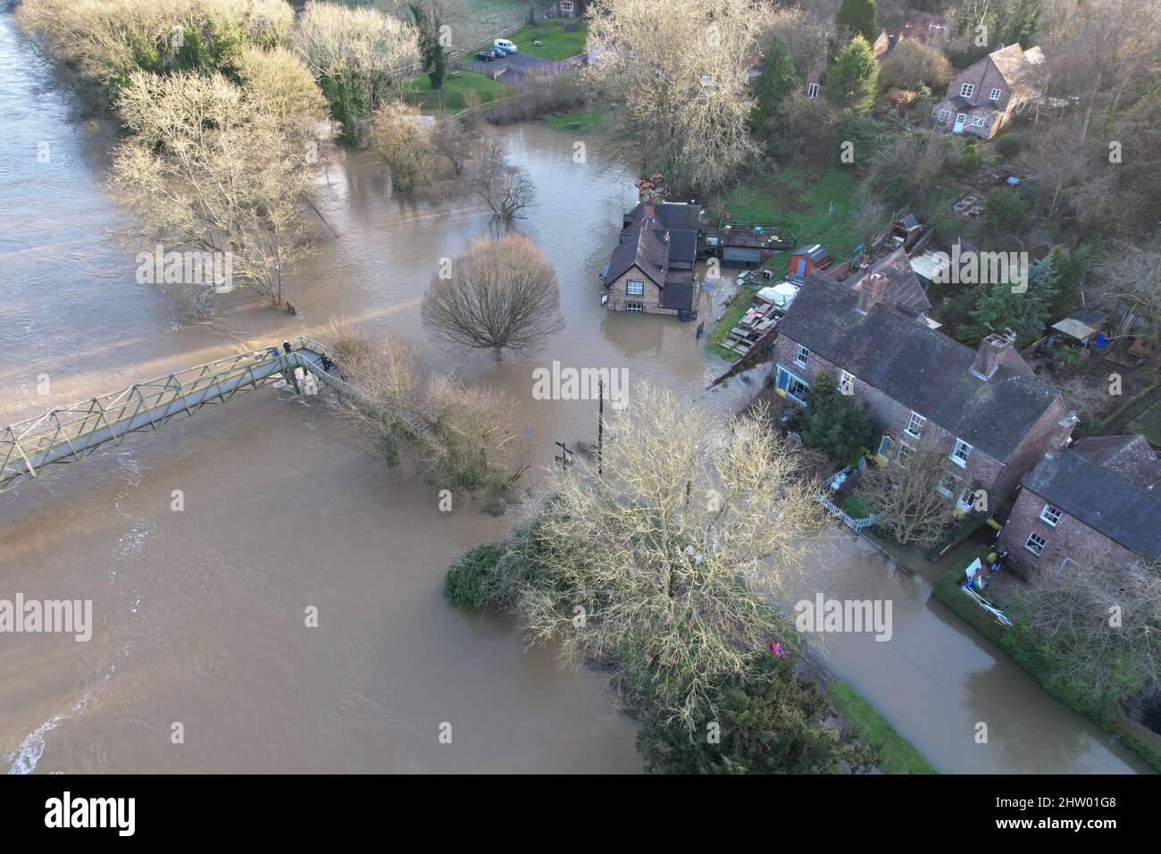 Case allagate fiume Severn vicino Ironbridge Inghilterra drone vista aerea Foto Stock