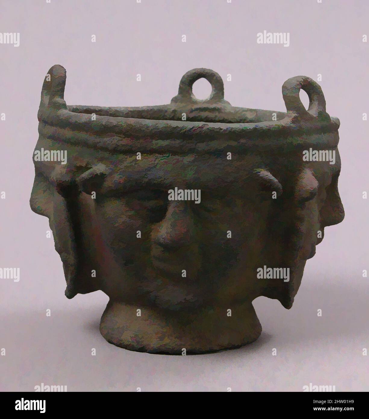 Art Inspired by Censer, 11th–14th secolo (?), Italiano (?), lega di rame, totale: 3 15/16 x 4 11/16 pollici (10 x 11,9 cm), Metalwork-Bronze, opere classiche modernizzate da Artotop con un tuffo di modernità. Forme, colore e valore, impatto visivo accattivante sulle emozioni artistiche attraverso la libertà delle opere d'arte in modo contemporaneo. Un messaggio senza tempo che persegue una nuova direzione selvaggiamente creativa. Artisti che si rivolgono al supporto digitale e creano l'NFT Artotop Foto Stock