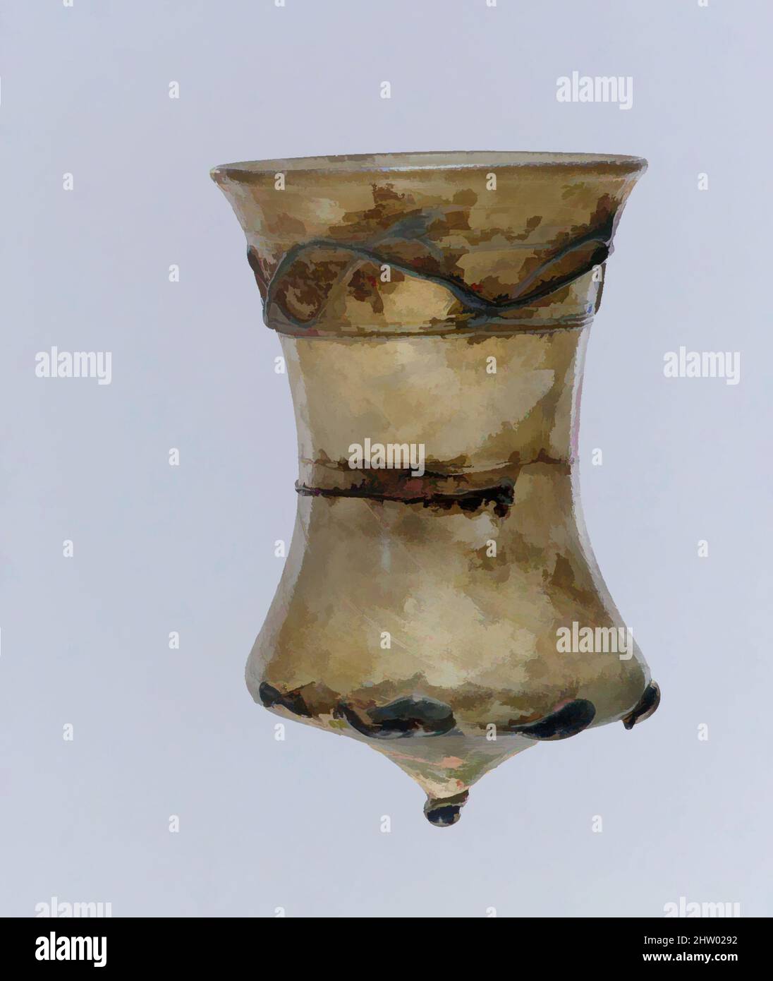 Art Inspired by Bell Beaker, 5th Century, Frankish, Glass, tuta: 3 15/16 x 2 9/16 poll. (10 x 6,5 cm), vasi di vetro, opere classiche modernizzate da Artotop con un tuffo di modernità. Forme, colore e valore, impatto visivo accattivante sulle emozioni artistiche attraverso la libertà delle opere d'arte in modo contemporaneo. Un messaggio senza tempo che persegue una nuova direzione selvaggiamente creativa. Artisti che si rivolgono al supporto digitale e creano l'NFT Artotop Foto Stock