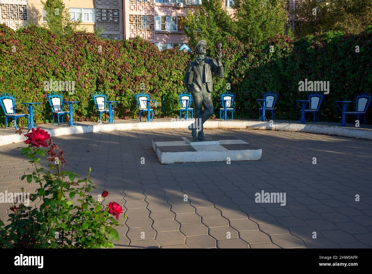 ELISTA, RUSSIA - 20 SETTEMBRE 2021: Monumento a Ostap Bender. Elista, Kalmykia Foto Stock