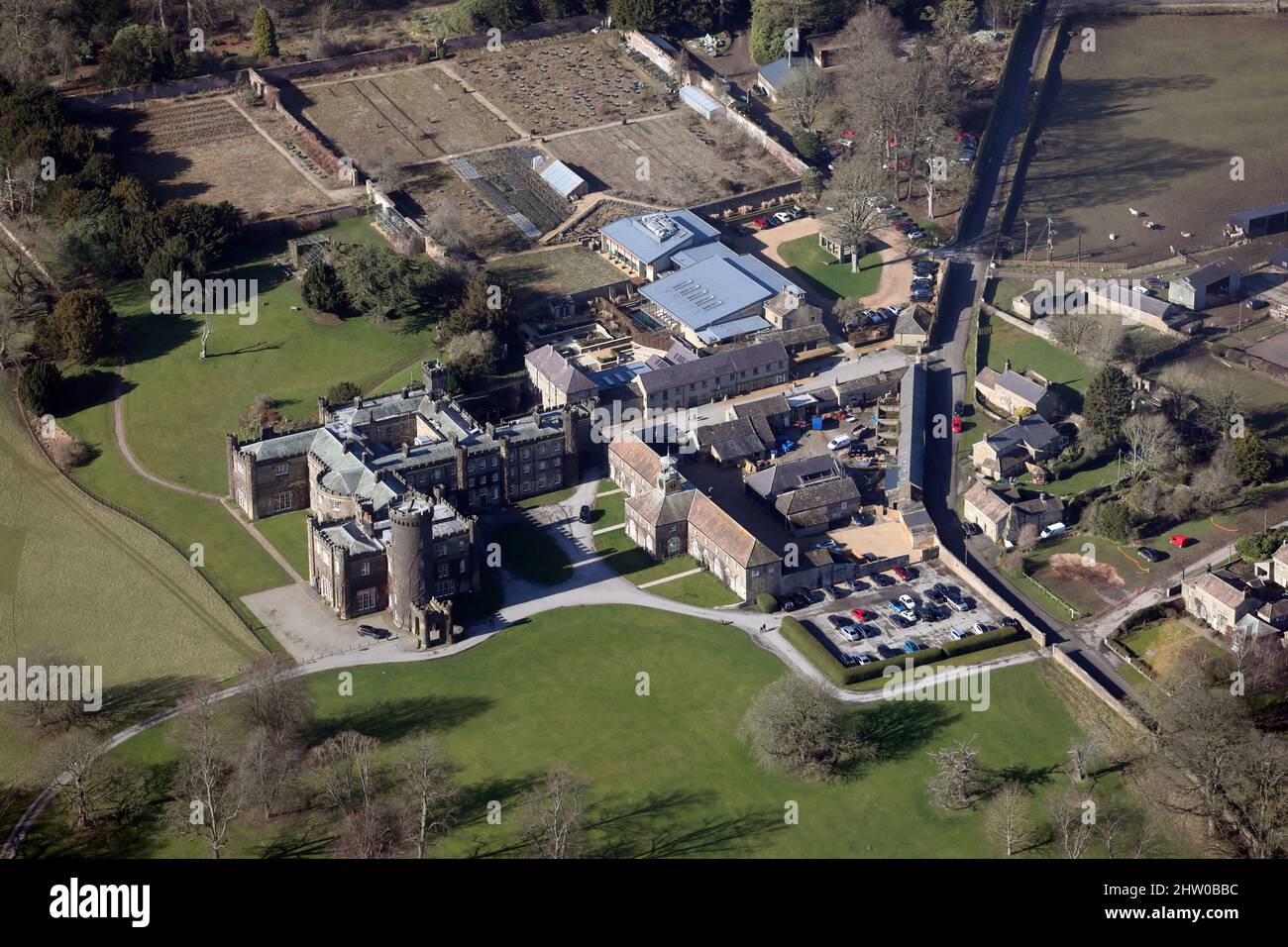 Vista aerea del Swinton Park Estate con Hotel & Cookery School ecc vicino Masham, North Yorkshire Foto Stock