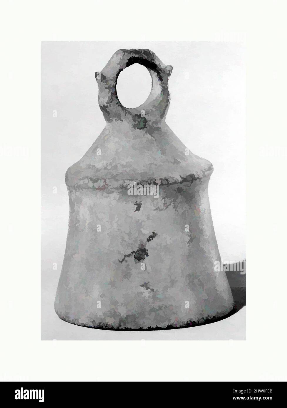 Arte ispirata da Bell, antica?, inizio 2nd secolo?, Roma, Italia, Italiano, metallo, altezza 7,1 cm, diametro 5,0 cm, peso 127 g, Idiophone-colpito-campana-clapper, opere classiche modernizzate da Artotop con un tuffo di modernità. Forme, colore e valore, impatto visivo accattivante sulle emozioni artistiche attraverso la libertà delle opere d'arte in modo contemporaneo. Un messaggio senza tempo che persegue una nuova direzione selvaggiamente creativa. Artisti che si rivolgono al supporto digitale e creano l'NFT Artotop Foto Stock