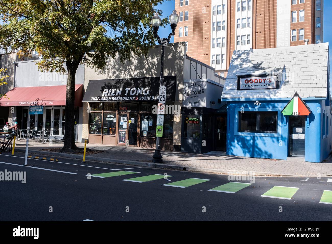 Arlington, Virginia. Diversità etnica in ristoranti: Turco, thailandese e italiano, Wilson Boulevard, Clarendon District. Foto Stock