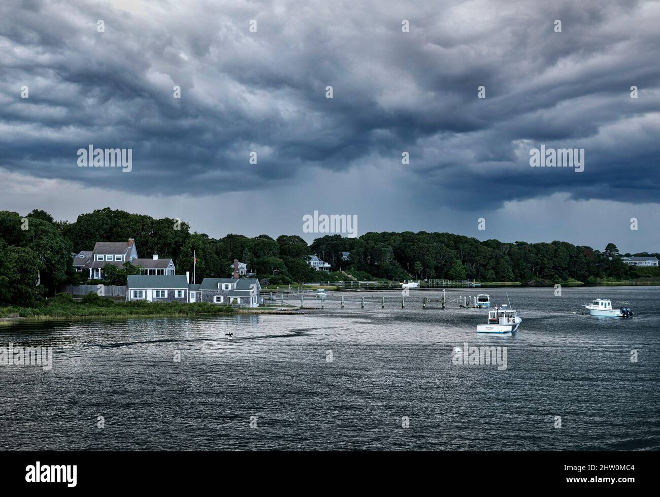 Tempesta in corso sul fiume Bass, Cape Cod, Massachusetts, USA. Foto Stock