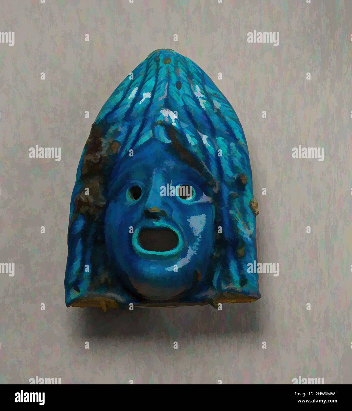 Arte ispirata dalla maschera teatrale per l'offerta, periodo romano, secolo d.C. 2nd, dall'Egitto; probabilmente da Fayum, Medinet el-Fayum (Krokodilopolis-Arsinoe), faience, 21 x 16 cm (8 1/4 x 6 5/16 poll.), questa maschera e la maschera 26,70 sono troppo piccole e fragili per essere servito come vero teatro, opere classiche modernizzate da Artotop con un tuffo di modernità. Forme, colore e valore, impatto visivo accattivante sulle emozioni artistiche attraverso la libertà delle opere d'arte in modo contemporaneo. Un messaggio senza tempo che persegue una nuova direzione selvaggiamente creativa. Artisti che si rivolgono al supporto digitale e creano l'NFT Artotop Foto Stock